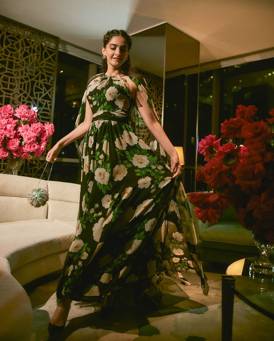 sonam kapoor green dress Amazing in Shade Heavy Duppta