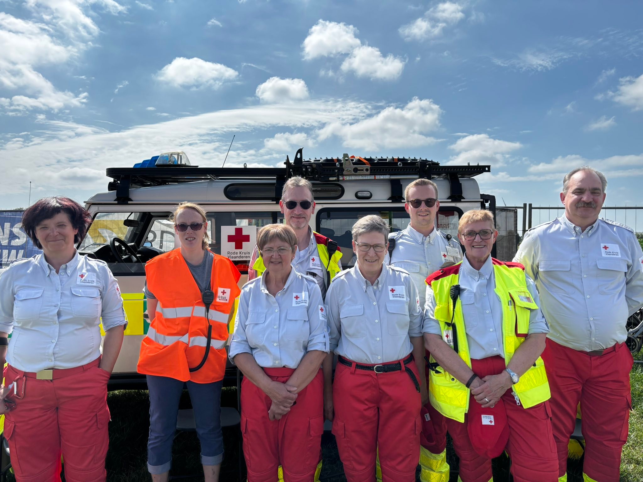 Rode Kruis-Groot-Assenede - 🚑 Met 4 vrijwilligers staan we tot in de ...