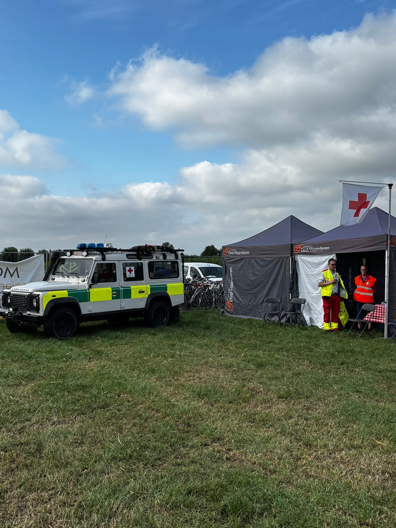 Rode Kruis-Groot-Assenede - 🚑 Met 4 vrijwilligers staan we tot in de ...