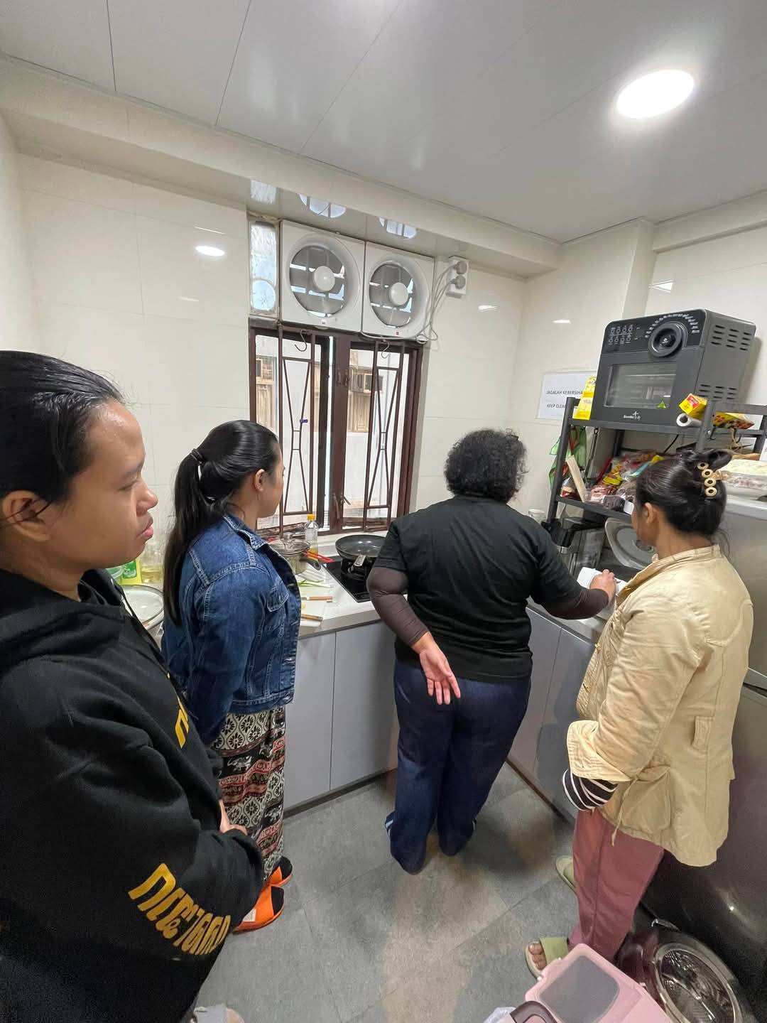 WEcarehelpers Domestic Helpers Agency 家傭軒僱傭中心 - Connecting Helpers 外傭連線 ...