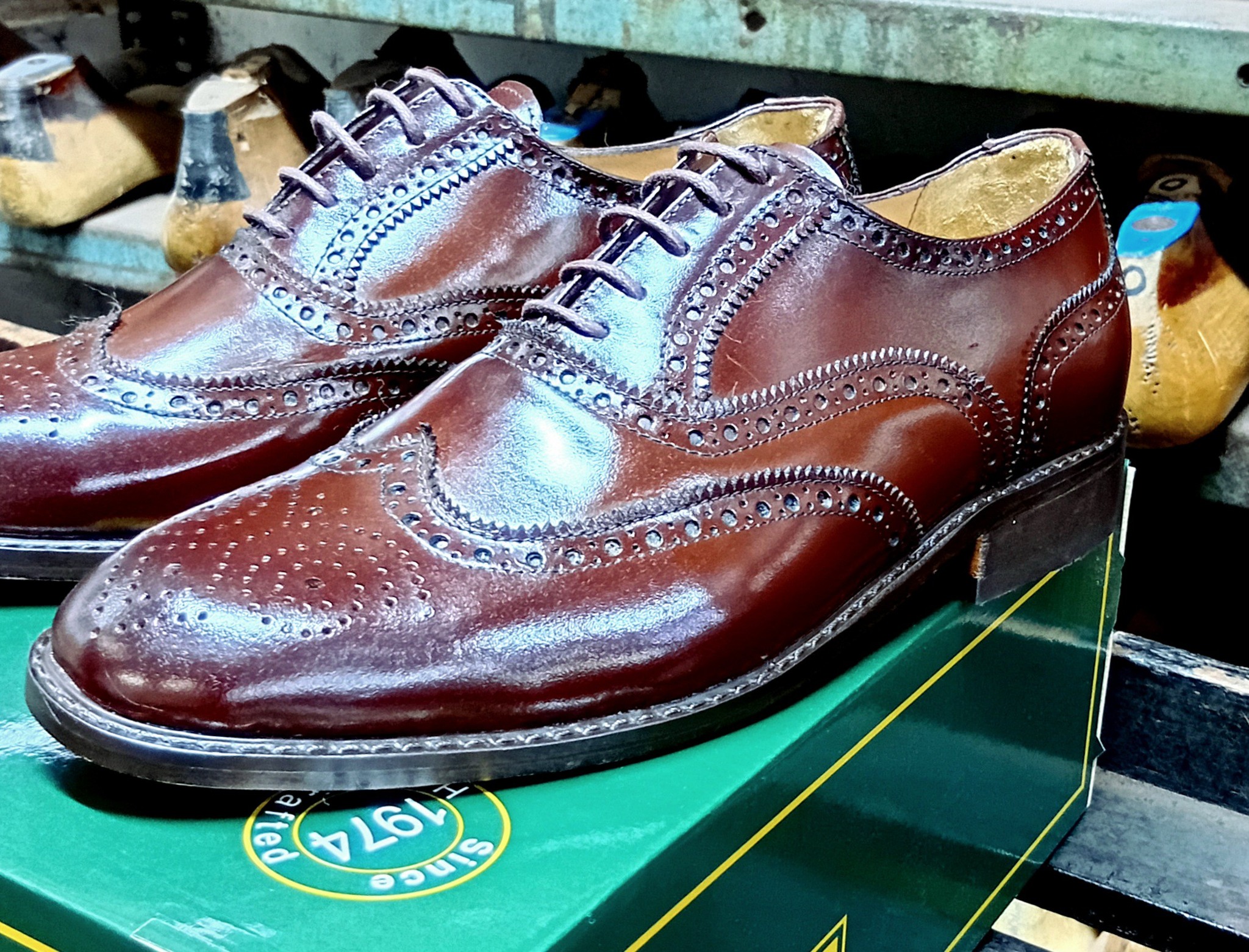 Tiendas Cavalier - Modelo Felino Brash off guinda, 299 soles Calzado ...
