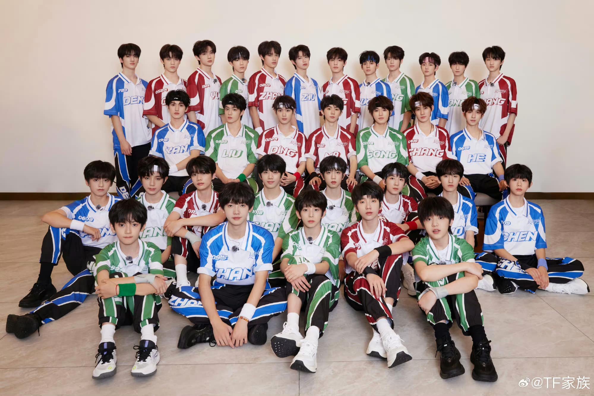 Bức ảnh họp mặt gia đình của sdfj của ở Hội Thao 2024 @TF家族 ...