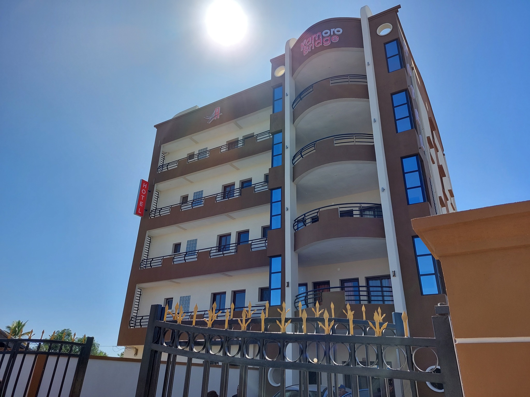 kamoro-bridge-hotel
