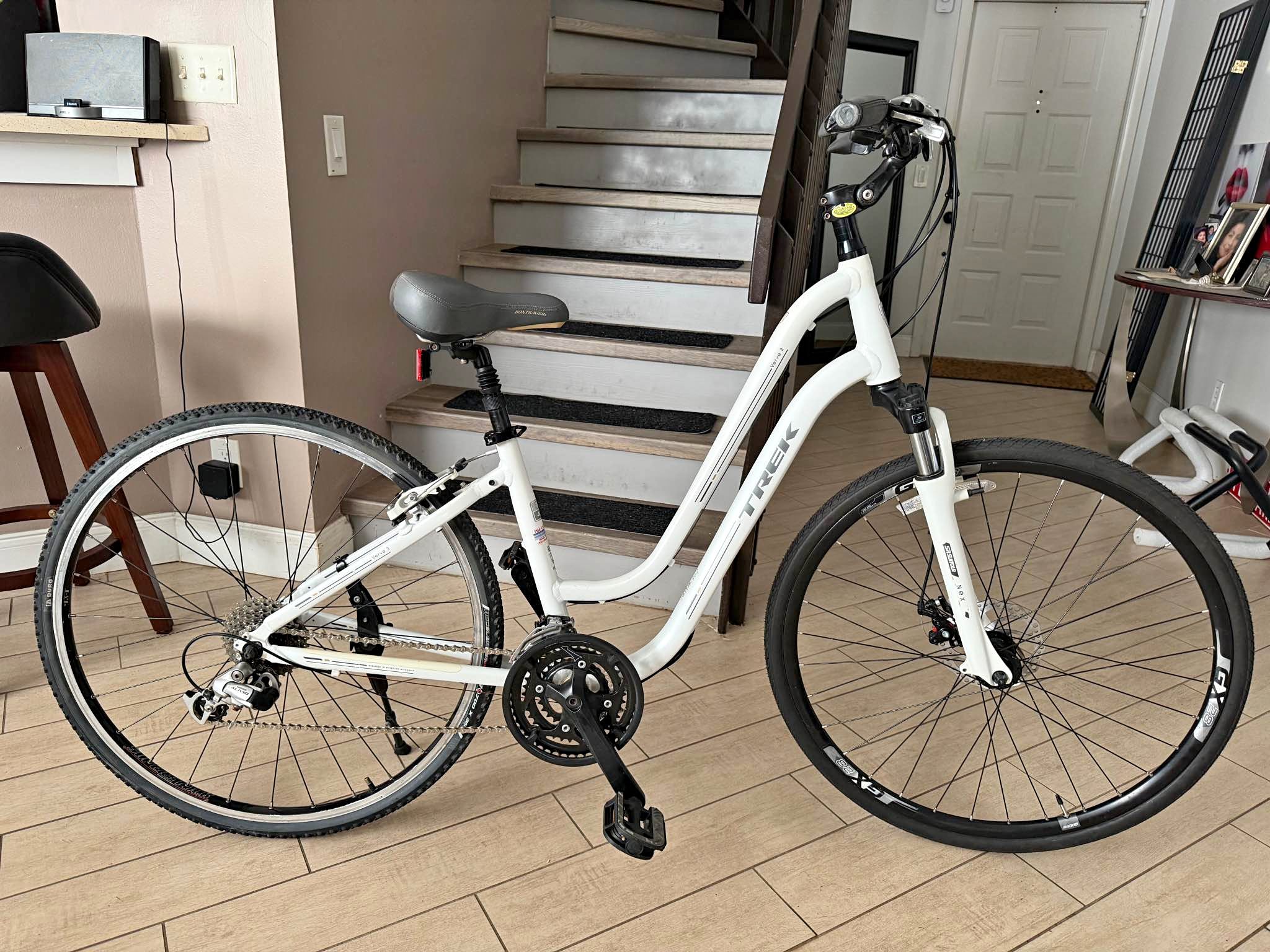 trek bicycles fort lauderdale FX Sport 4 Carbon L Gloss Crimson/Matte Deep Smoke speed drivetrain Hi! I have 2 Trek