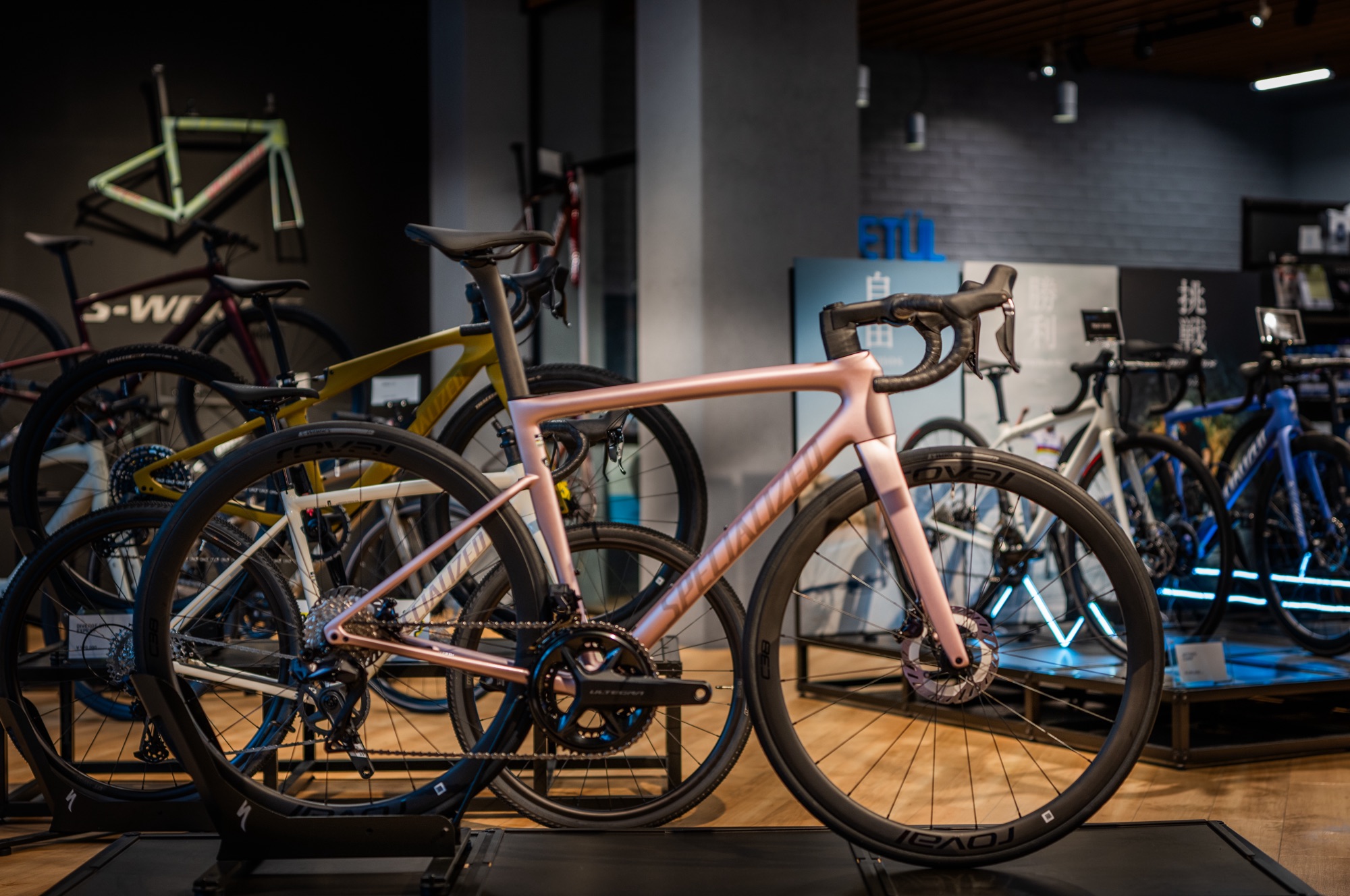 スペシャライズド 厚木 - TARMAC SL8 EXPERTが新しくなりました！... | Facebook