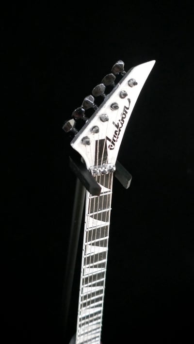 Chitarra Elettrica MYY Flying V Vinnie Vincent Signature - Bianco Perla, Floyd Rose, 6 Corde - Foto 2