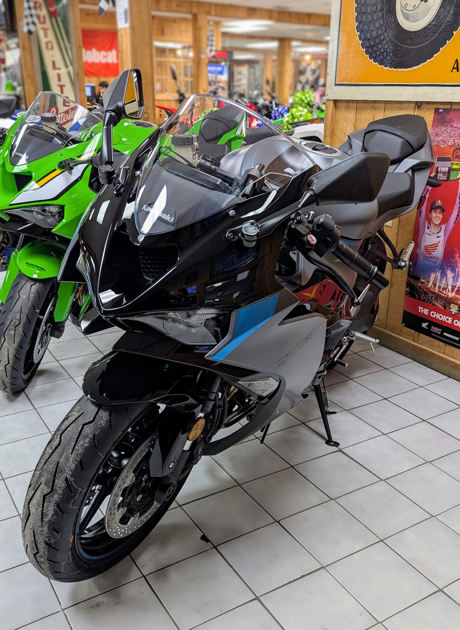 Bold new colors. Unmistakable presence. The 2026 #NinjaZX6R is