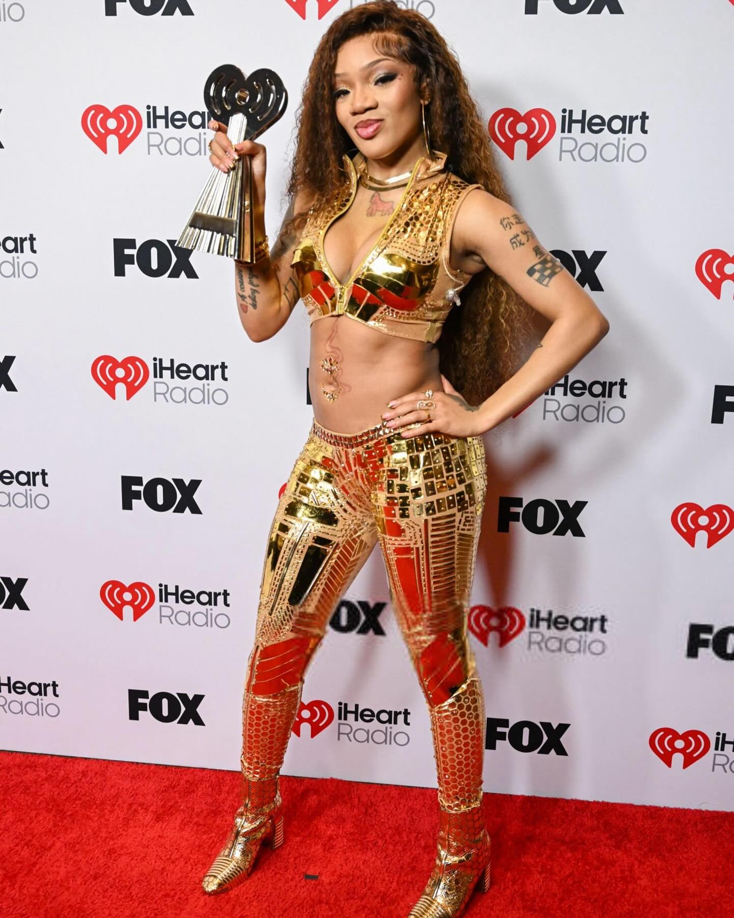 Glorilla wore #Balenciaga SS07 Couture to the 2025 #IHeartRadio 