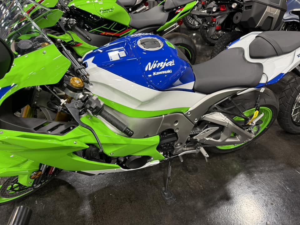 【ゴードン】 What are your thoughts on the 2024 Kawasaki USA throwback livery