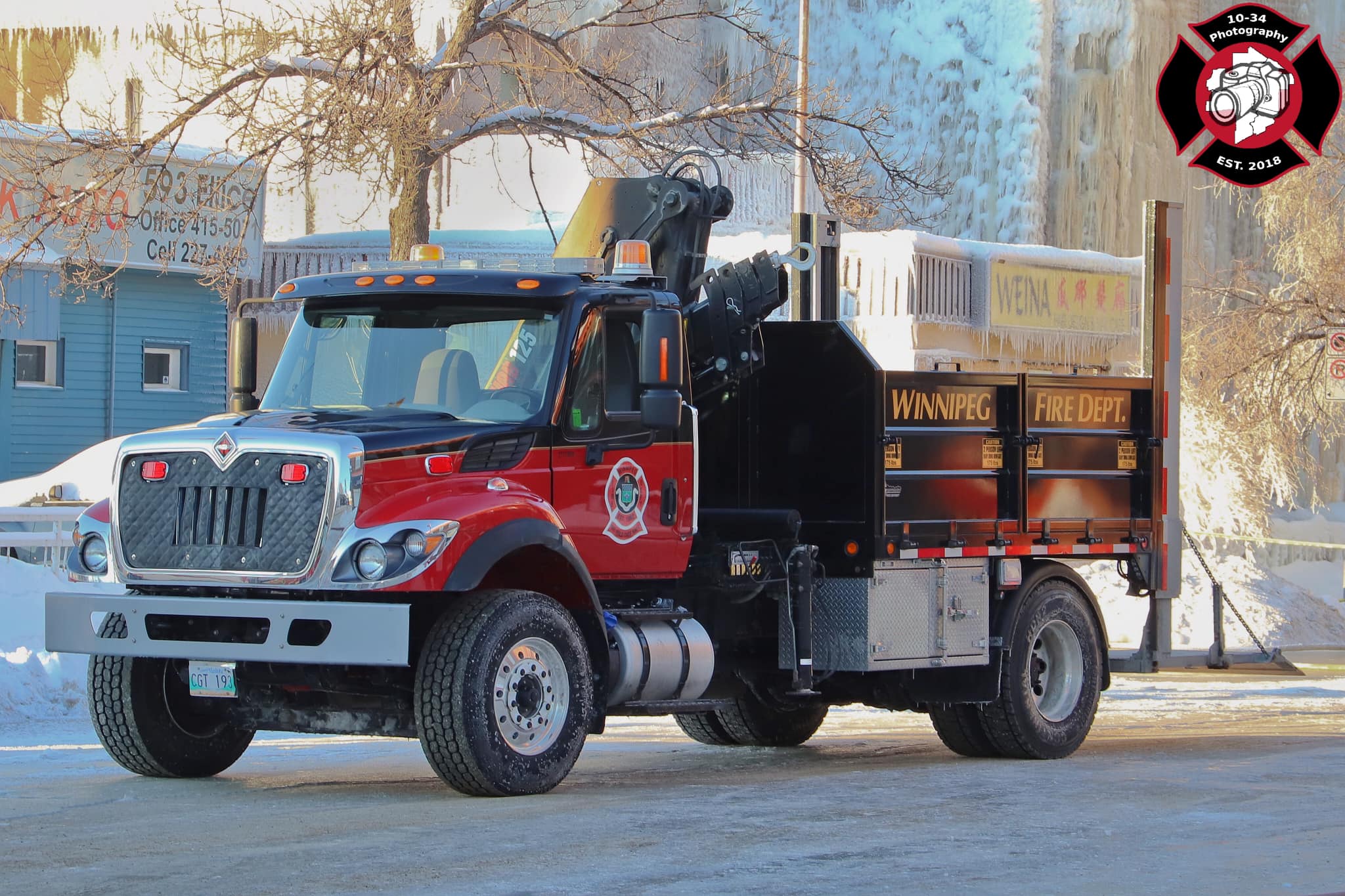 Canadian Fire and EMS | Winnipeg MB Service truck on scene of a large ...