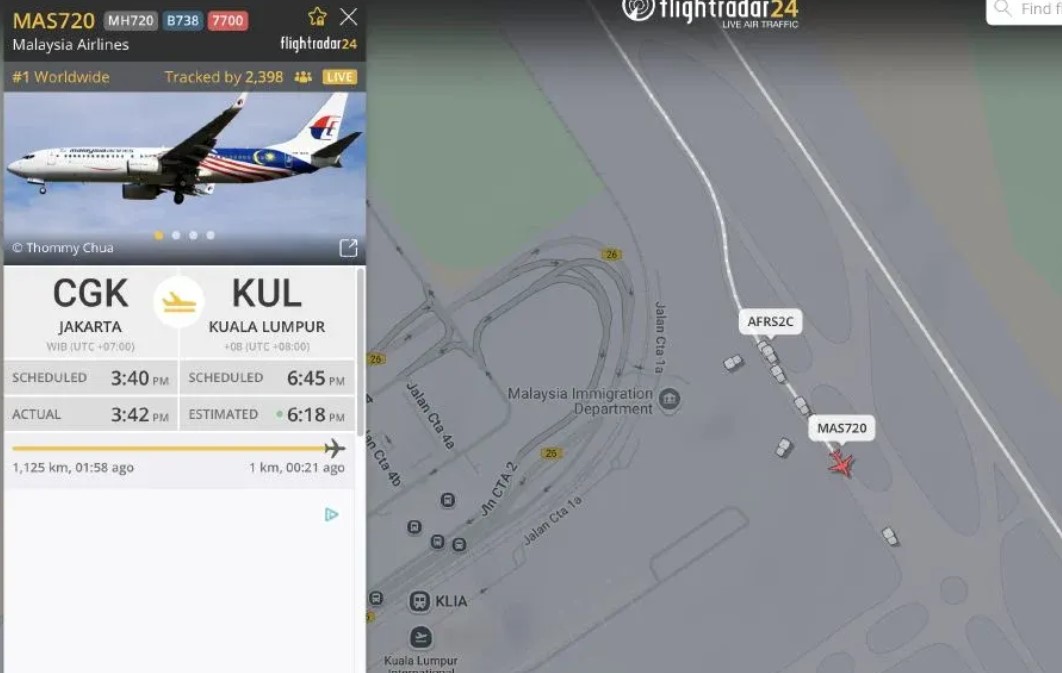 马来西亚航空公司一架客机出现紧急状况，在吉隆坡国际机场紧急降落。http... - 8视界新闻新加坡 8world News | Facebook