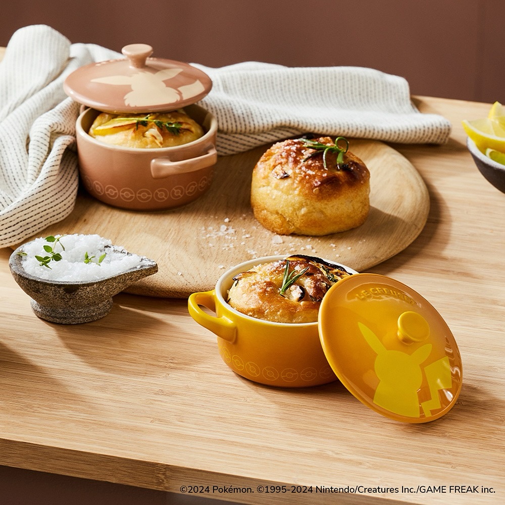 The Pokémon Set of 2 Mini Cocotte's are designed with Pikachu in a