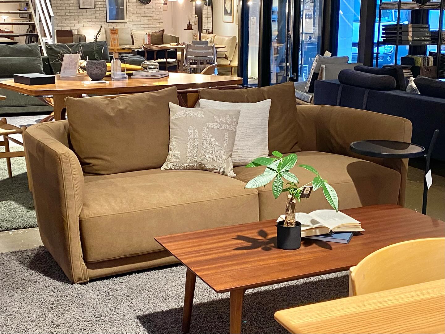新作ソファのご紹介?️// ≪ CAVE SOFA (ケーブ ソファ) ≫ 英語で 