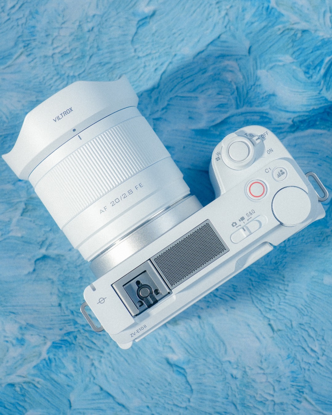 What a perfect combination! 🫣🤍 Sony ZV-E10 II ➕ Viltrox 20mm