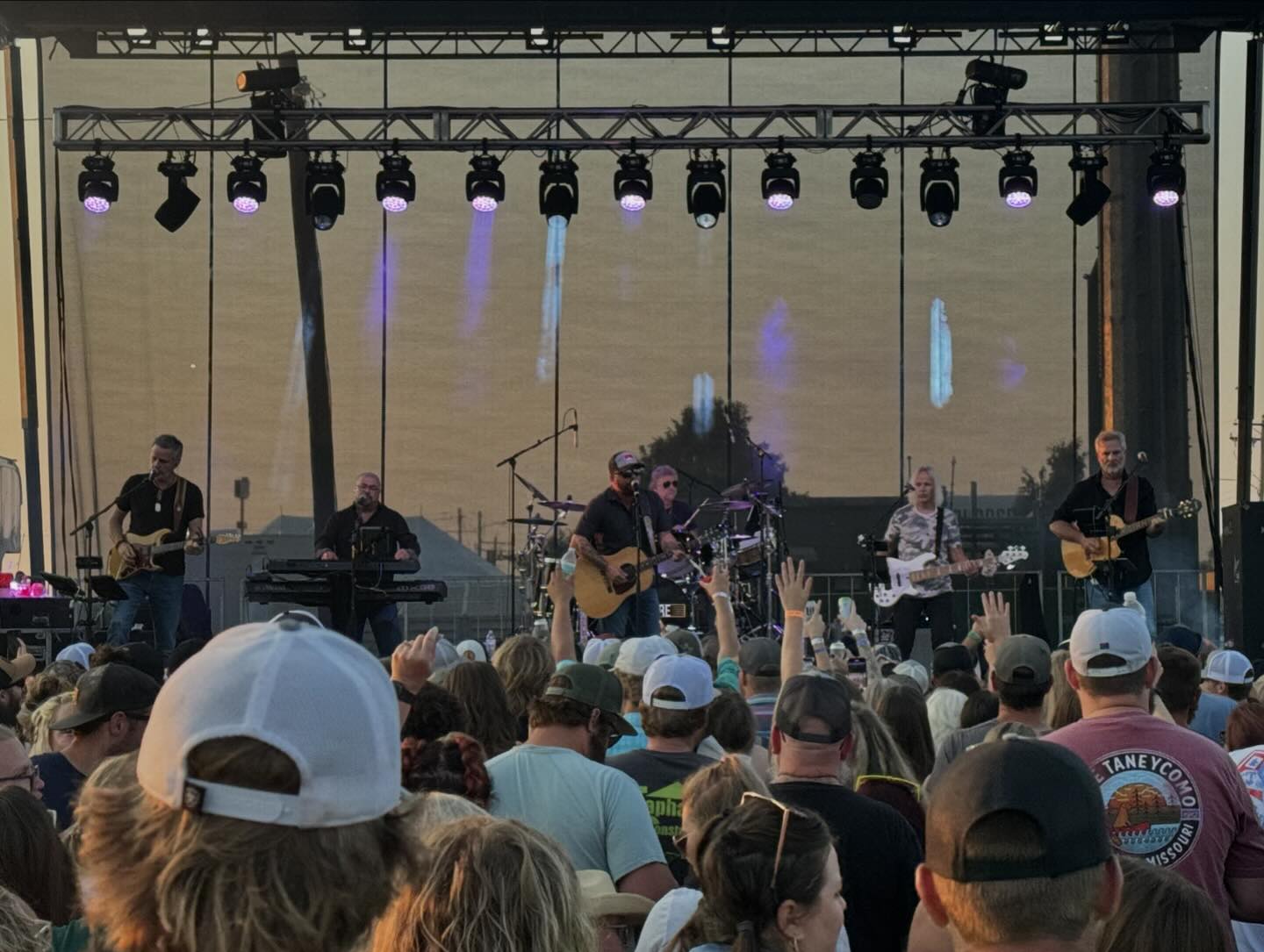 Sixwire - Epic show last night in Illinois with Tyler... | Facebook