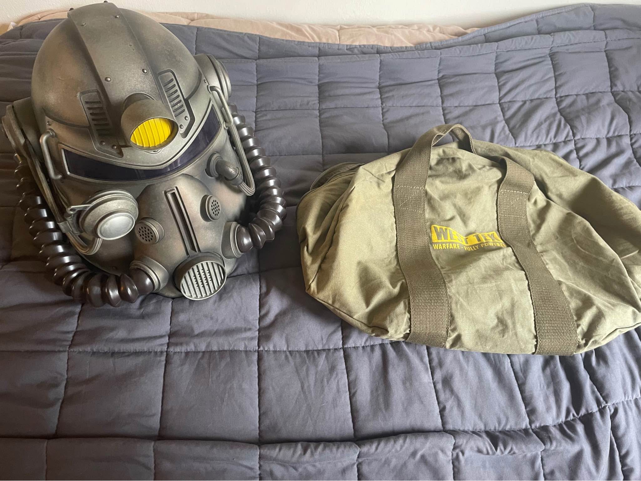 Fallout 76 Power Armor Edition – T-51 Helmet & Original Canvas