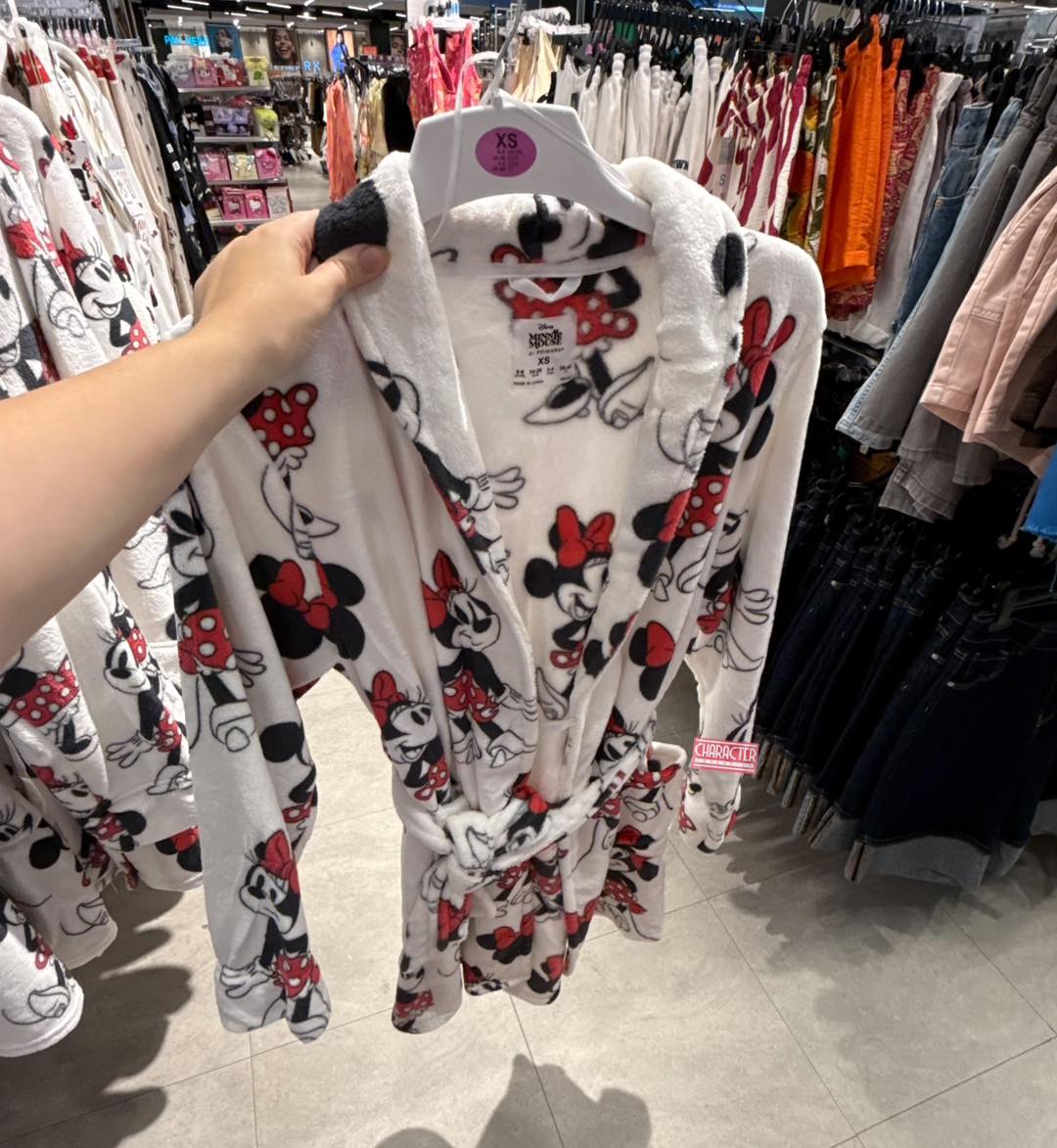 ladies minnie mouse dressing gown This New from Primark looks super cosy! Pink