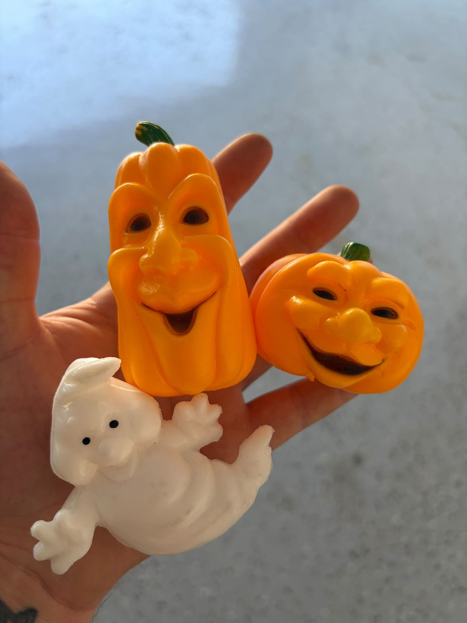 Vintage 1980s Fun World Halloween plastic jack-o'-lantern pop-up