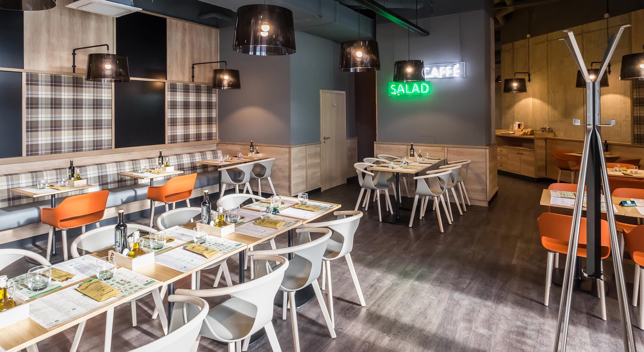 Colonial - Co si do svého salátu za ingredience vyverete Vy?U nás si ...