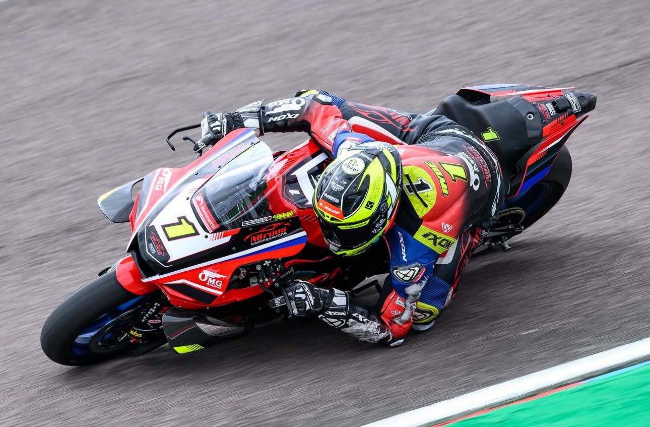 写真 FOUR FROM FOUR: JOHNNY STEWART MAKES MANX GRAND PRIX HISTORY