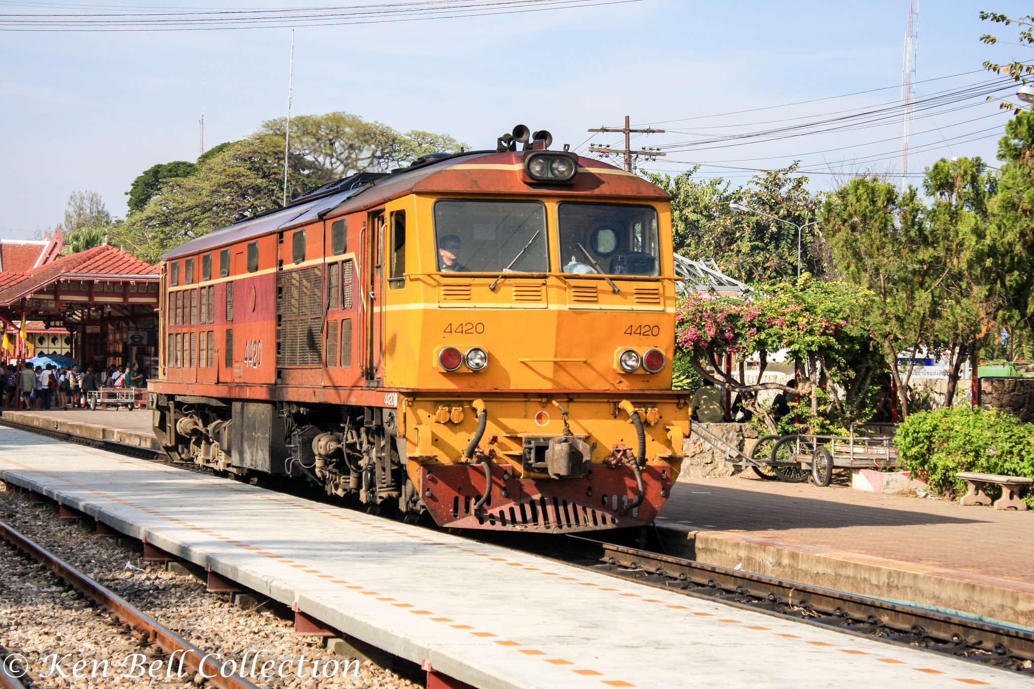 Alsthom 4227 train horn sounds like an angry elephant in Thailand