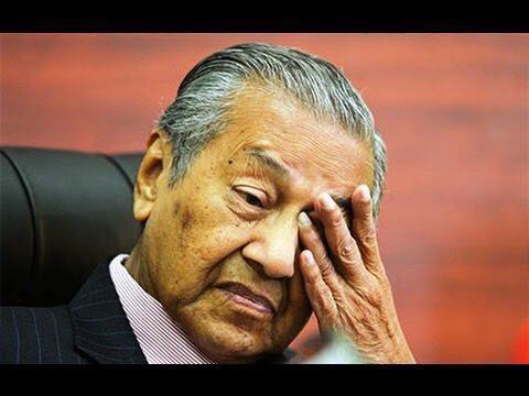 Saya - Dia terdiam. Di riak wajahnya ada tanda tanda muram dan sedih ...