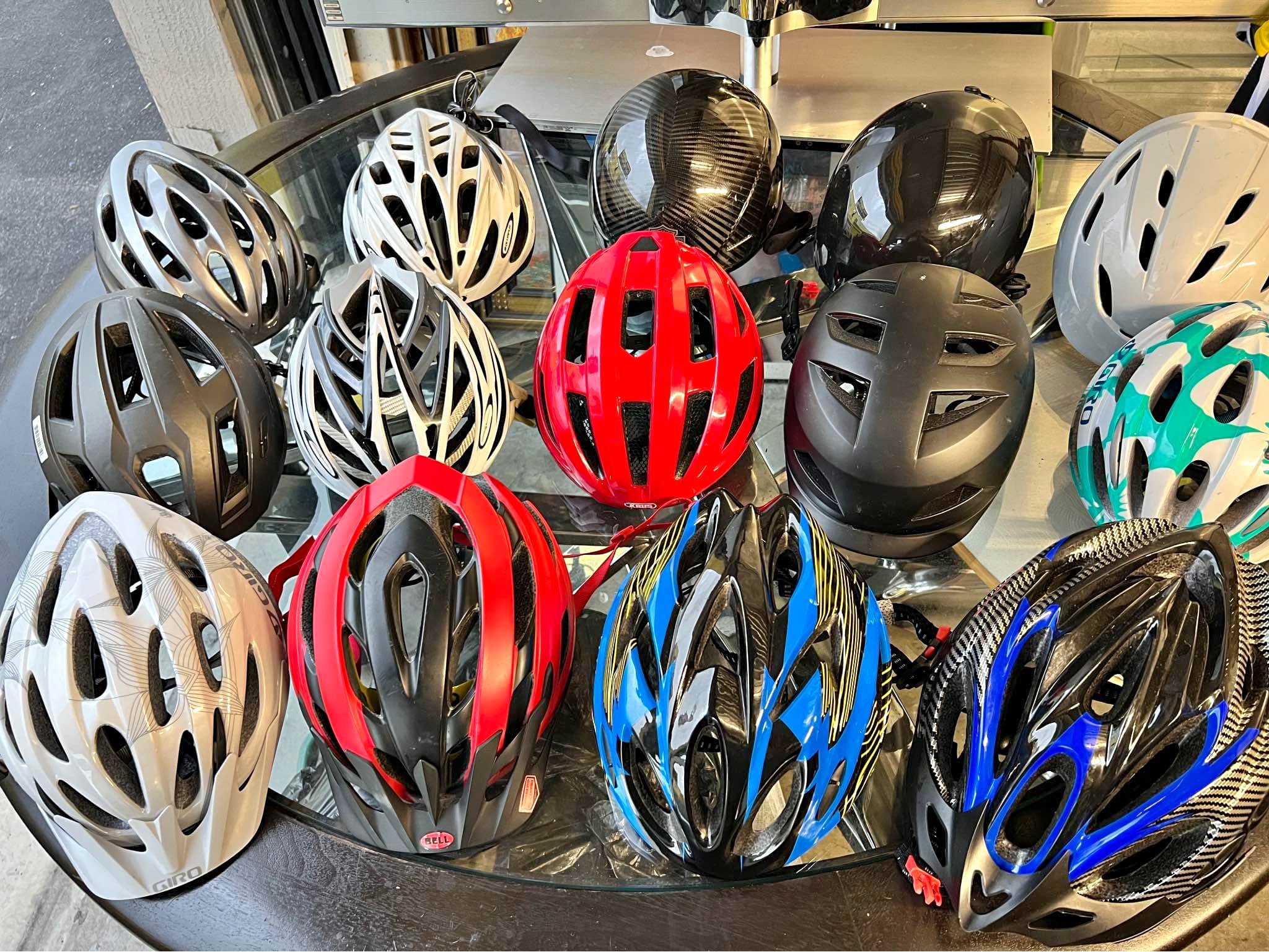 icon airframe sacrifice helmet Pro - Tejas Libre - Glory Cynthia Rowley Olive Green Color:Gloss White Blue is paired with an COO_CN_or_HK