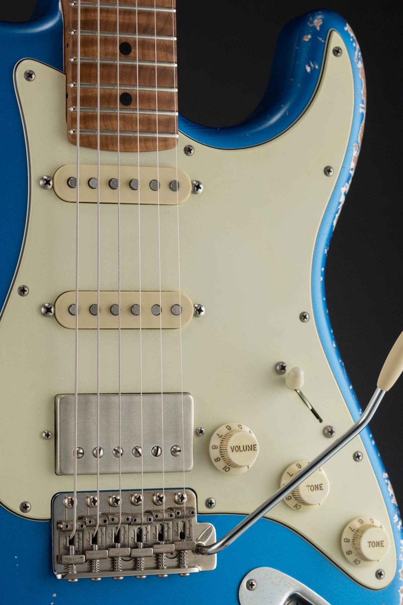 Allen Hinds on his XSC-2 Lake Placid Blue Heavy Aged: 
