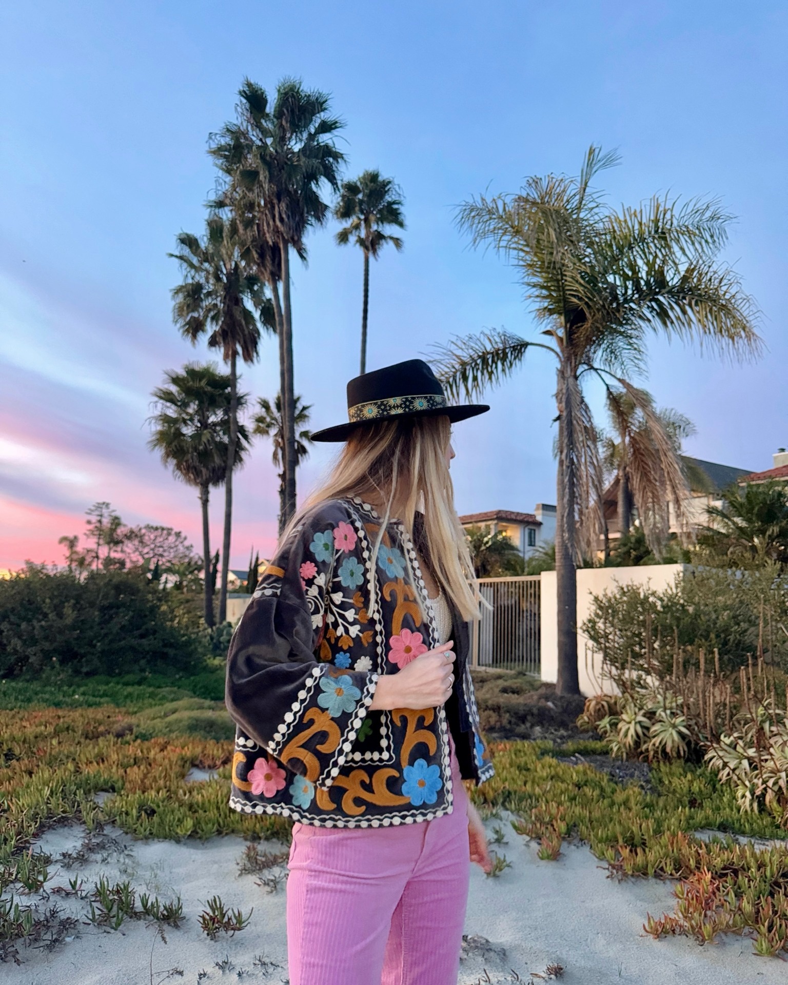 LA boho vibes all the way! ✨? The effortlessly cool Amber Jacket 