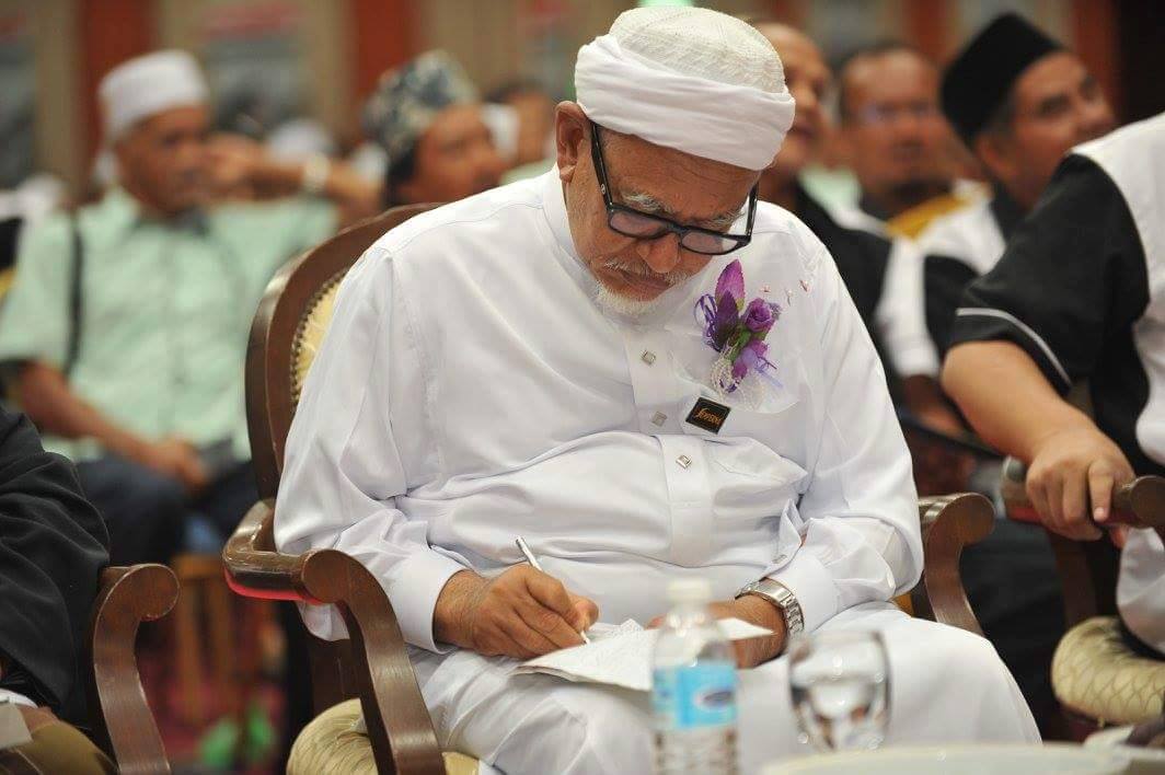 Abdul Hadi Awang Admin Ruu355 Untuk Perlihatkan Kebaikan Islam Oleh Izwan Abdul Halim Izwan Harakah Net My Kuala Terengganu Usaha Pas Mengemuka Usul Persendirian Pindaan Ruu355 Umpama Untuk Menebuk Lubang Supaya Masyarakat Dapat Mengintai