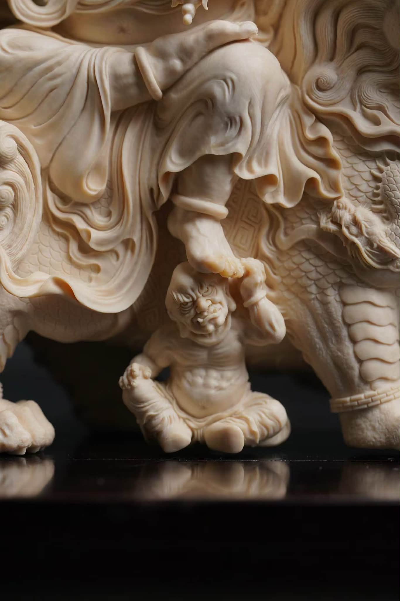不动尊·菩萨猛犸象牙：大师全手工雕刻尺寸：16×8×20cm 重：1300g
