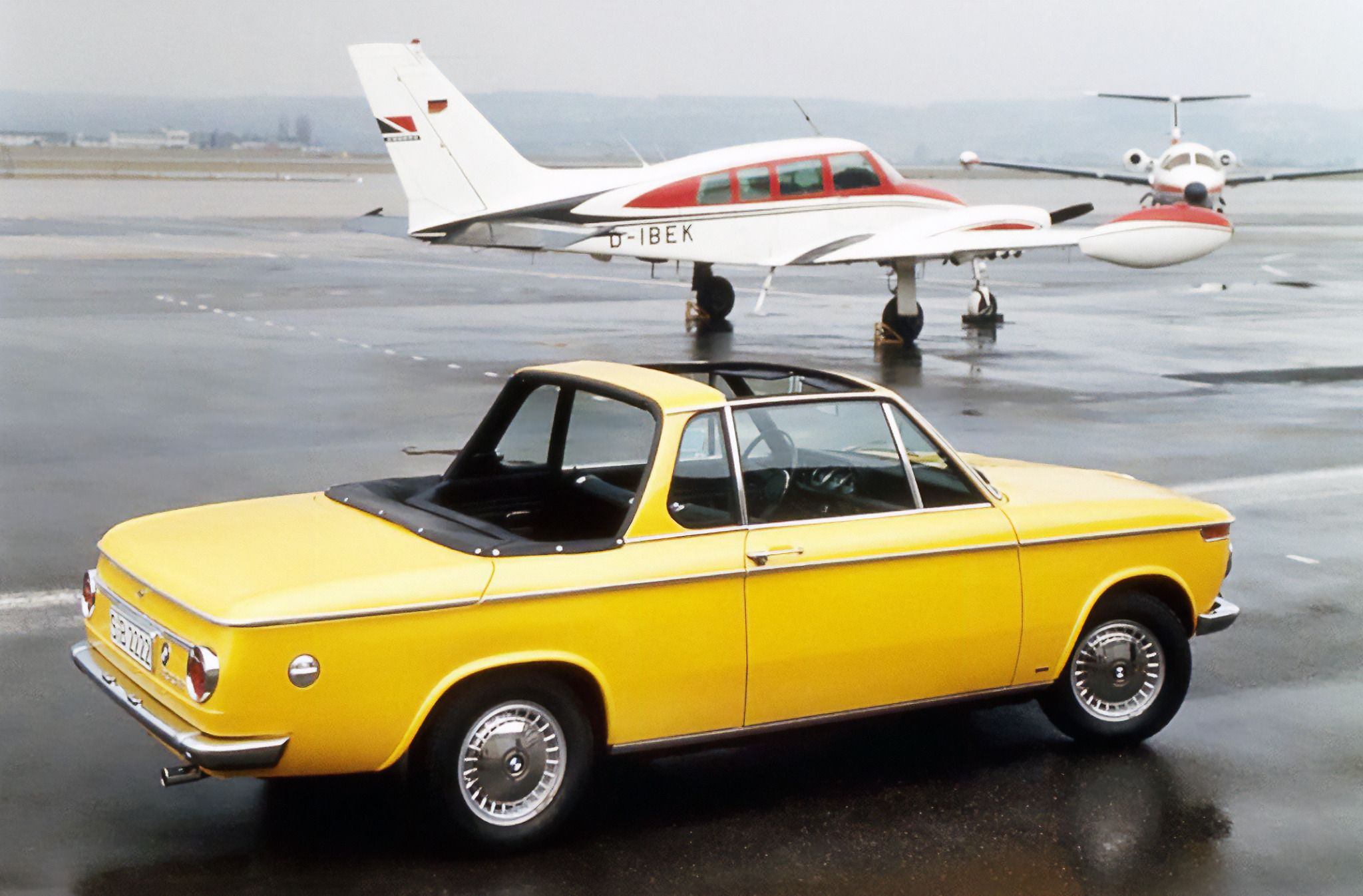 BMW 2002 Baur Cabrio (Dealer Edition) AUTOart 1:18