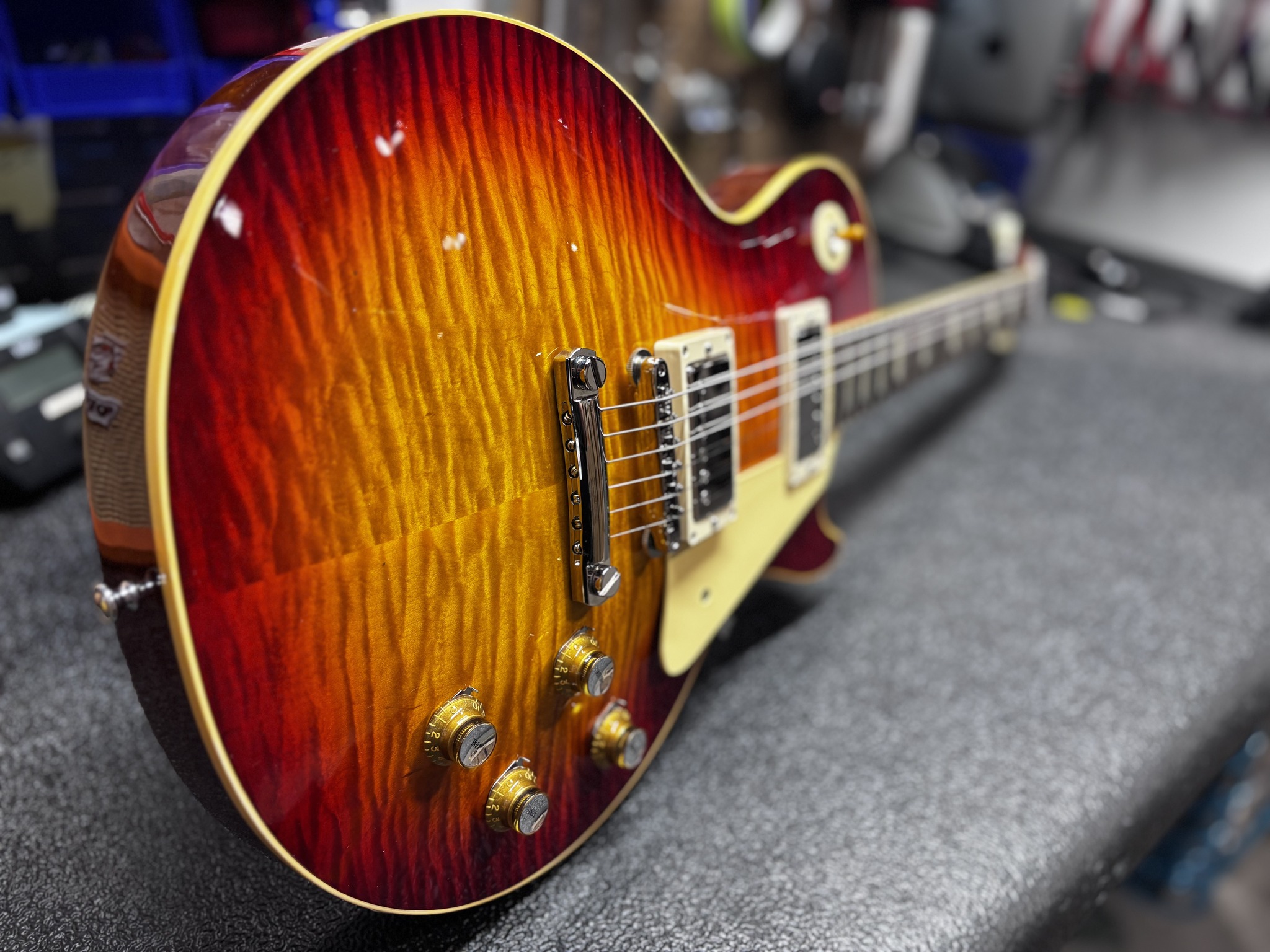 With its AAA flame maple top, vintage-accurate specs, and tone 
