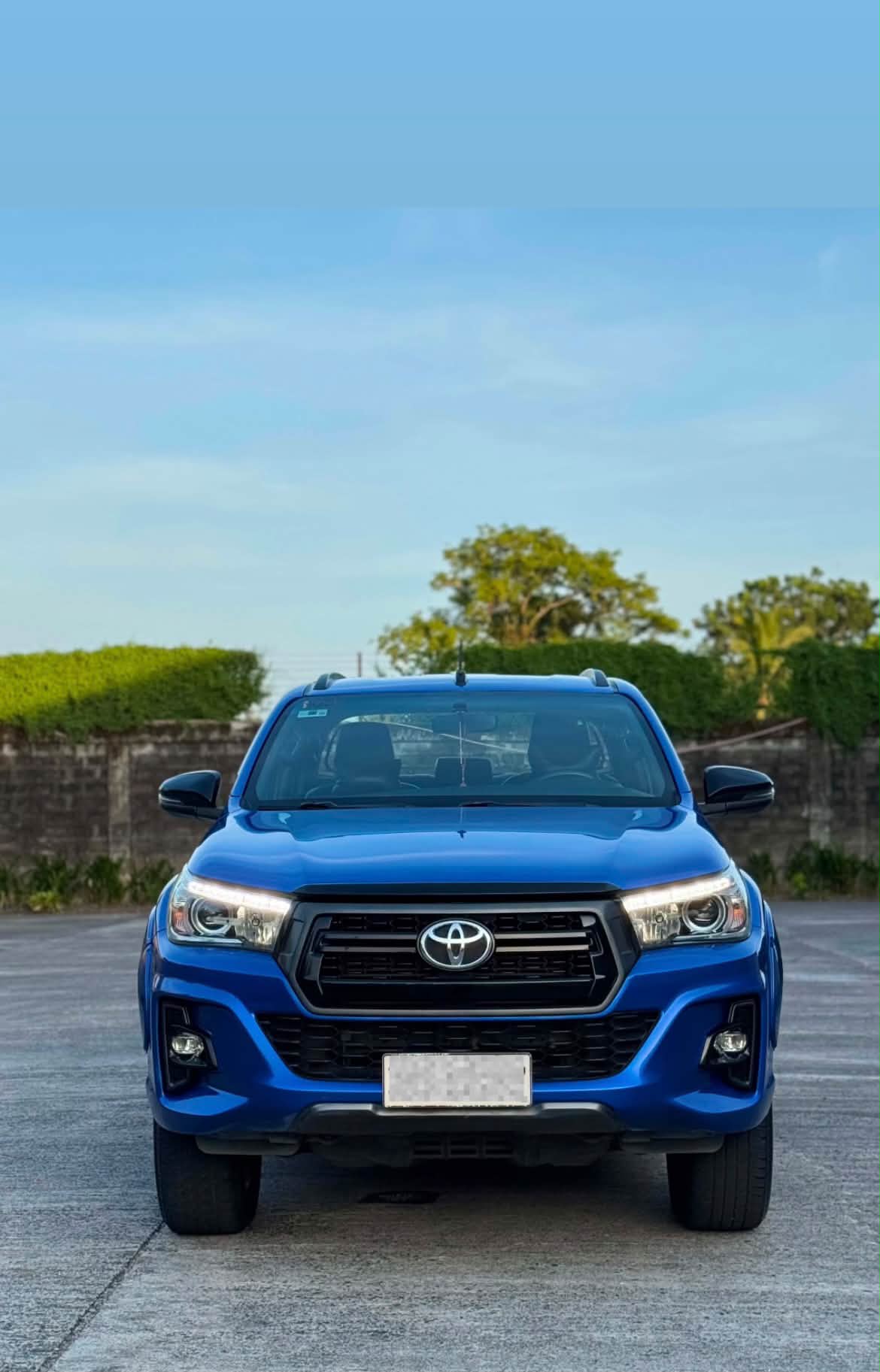 2019 Toyota Hilux Conquest 4x2 nebula blue mettalic •83k kms only