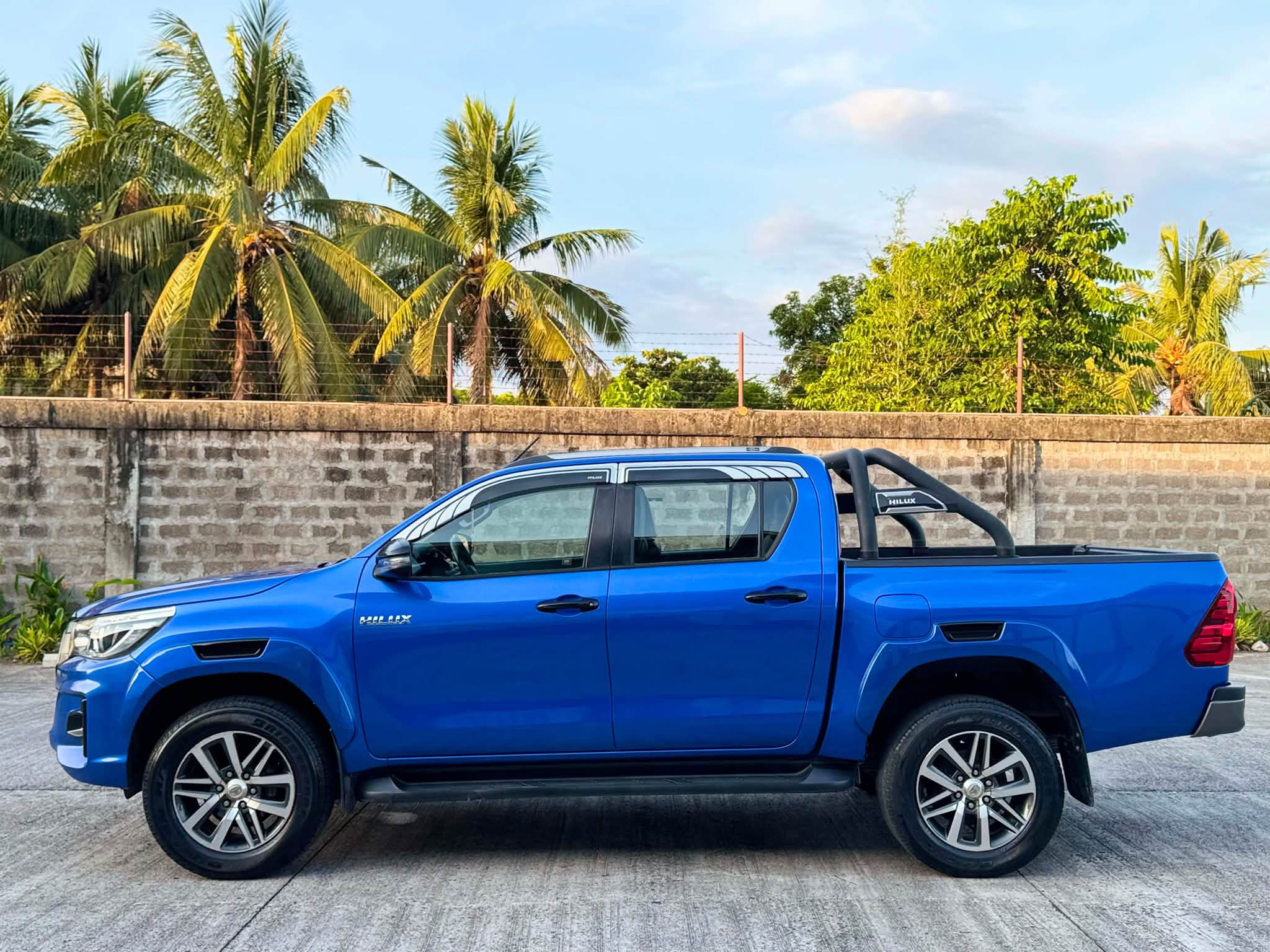 2019 Toyota Hilux Conquest 4x2 nebula blue mettalic •83k kms only