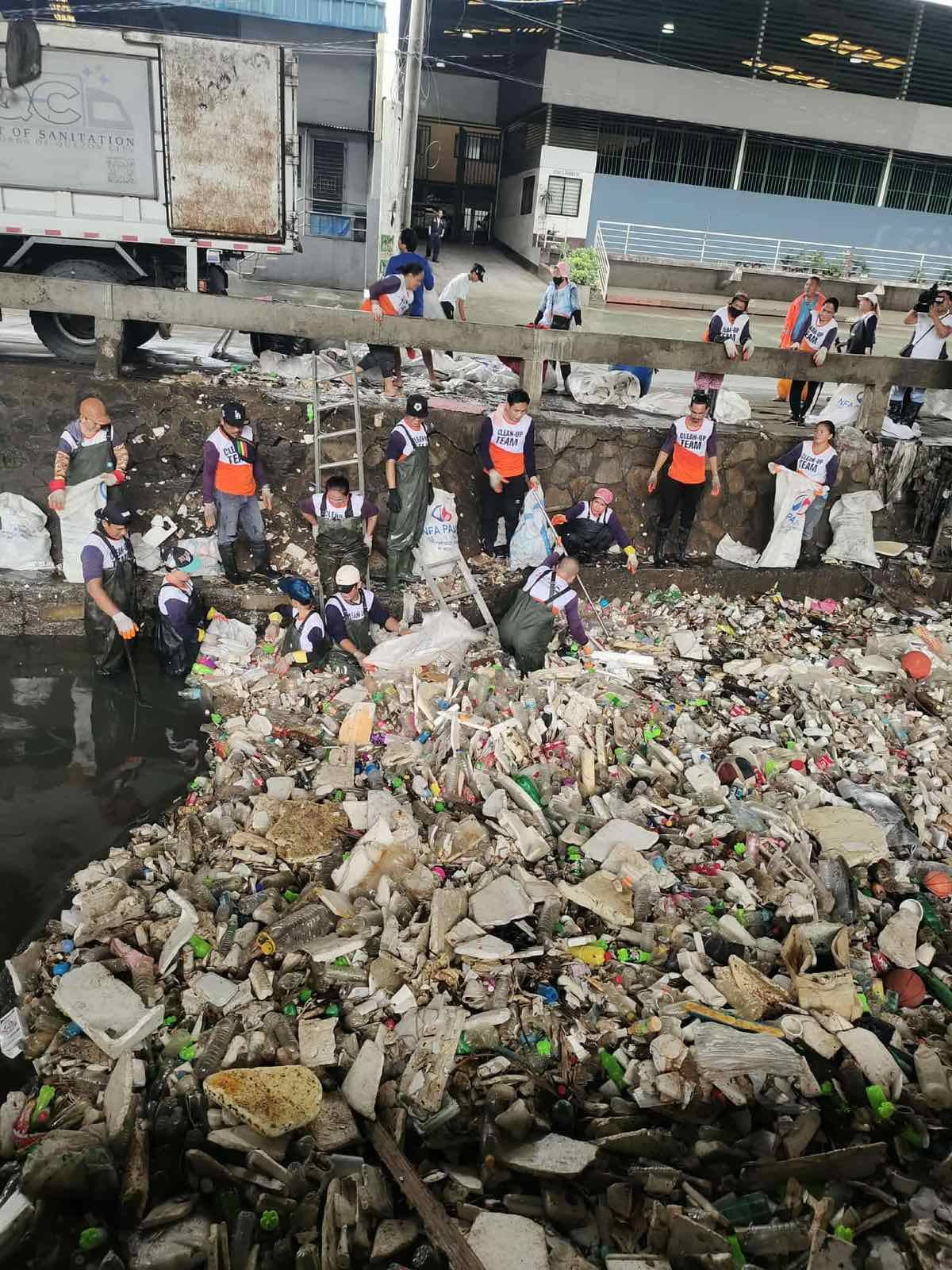 Quezon - Puspusan ang paglilinis ng mga tauhan ng Department of ...