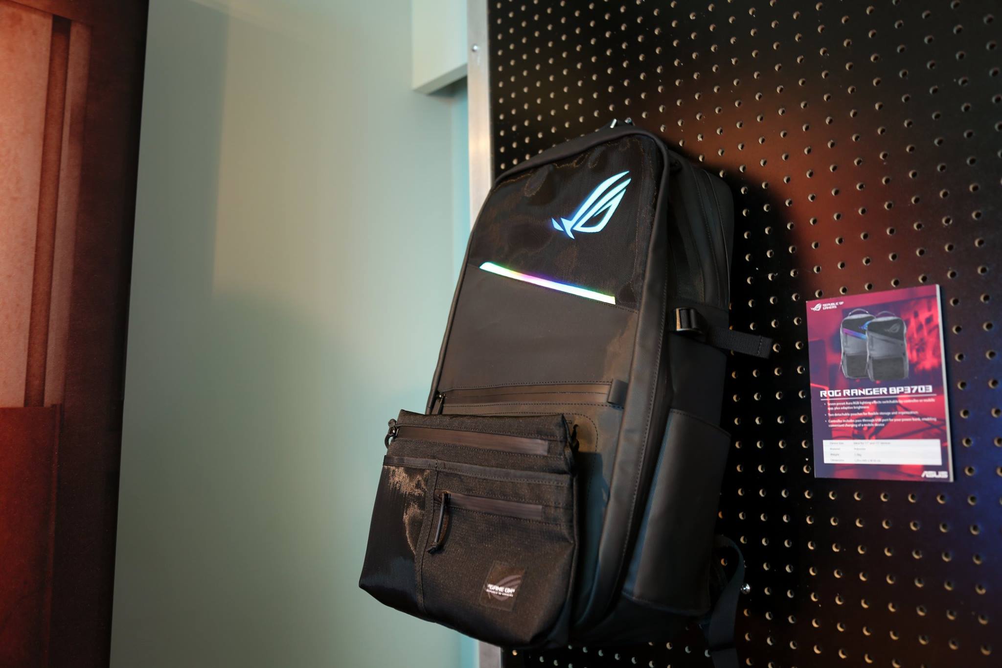 【CES 2019】 後背包你看過你背過 ... - ASUS Republic of Gamers | Facebook