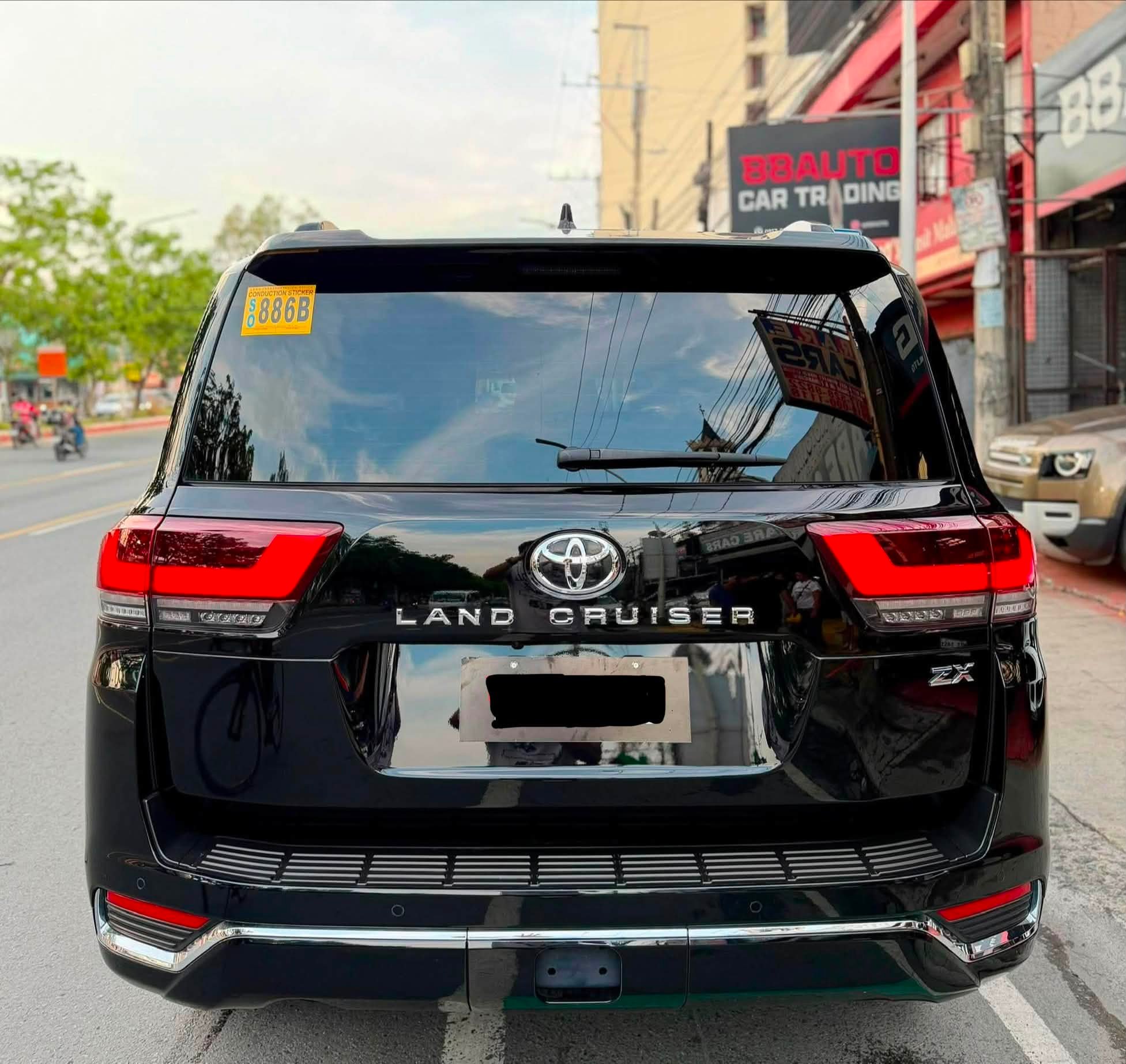 Toyota Land Cruiser 300 4x4 for sale with 3000 mileage