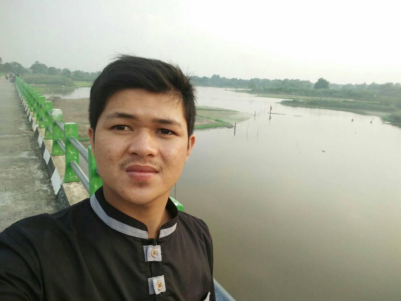 Ahmad Roni