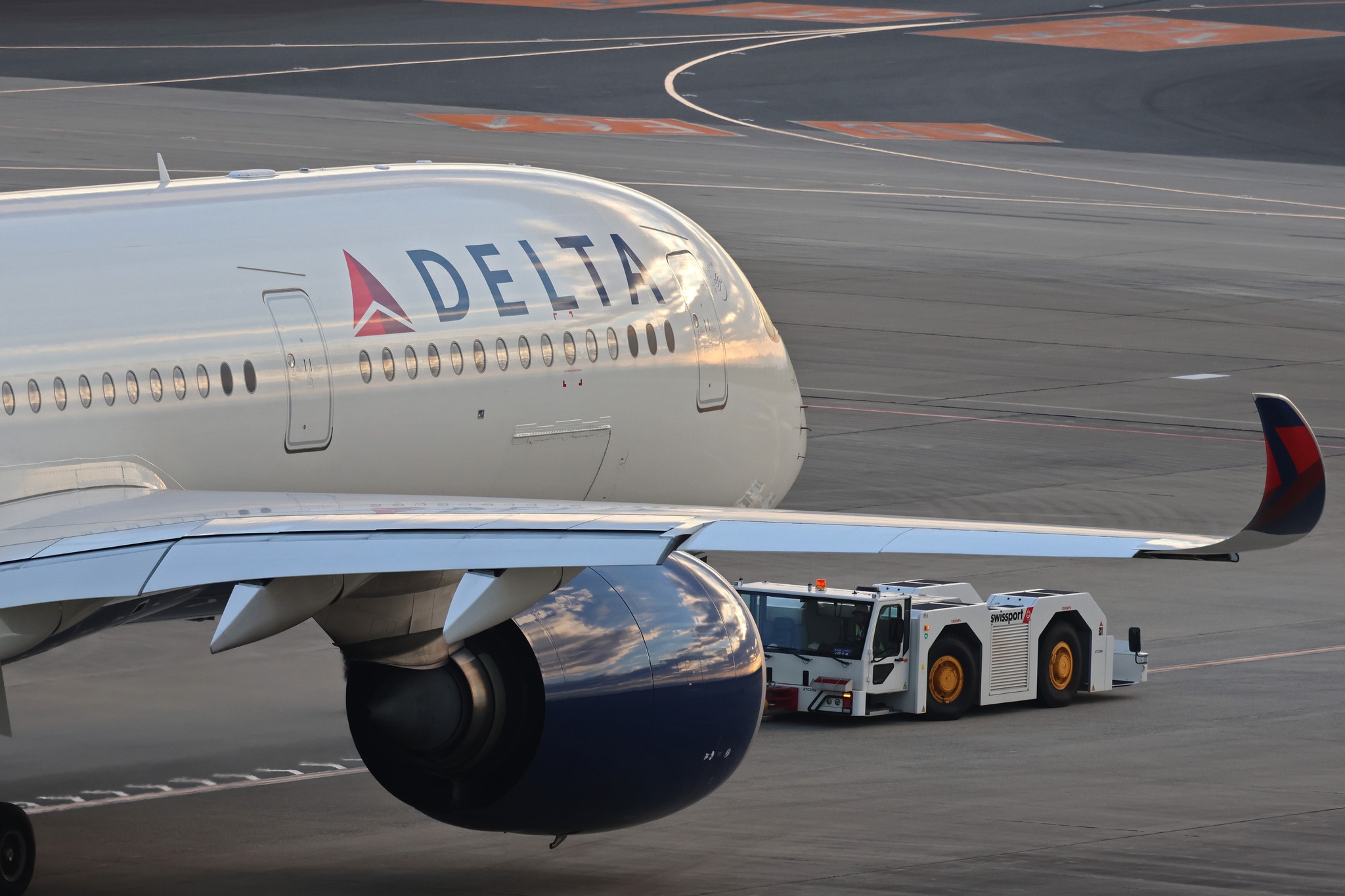 中部国際空港 セントレア - こんばんは、セントレアです。日も長くなっ