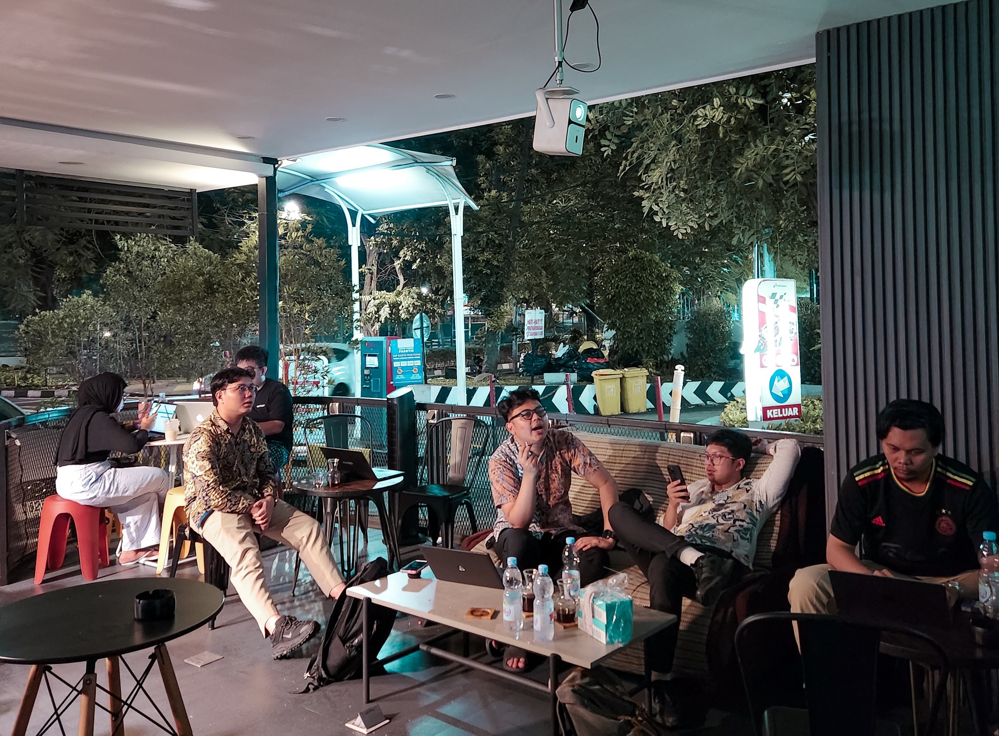 RAWIT Cafe & Resto