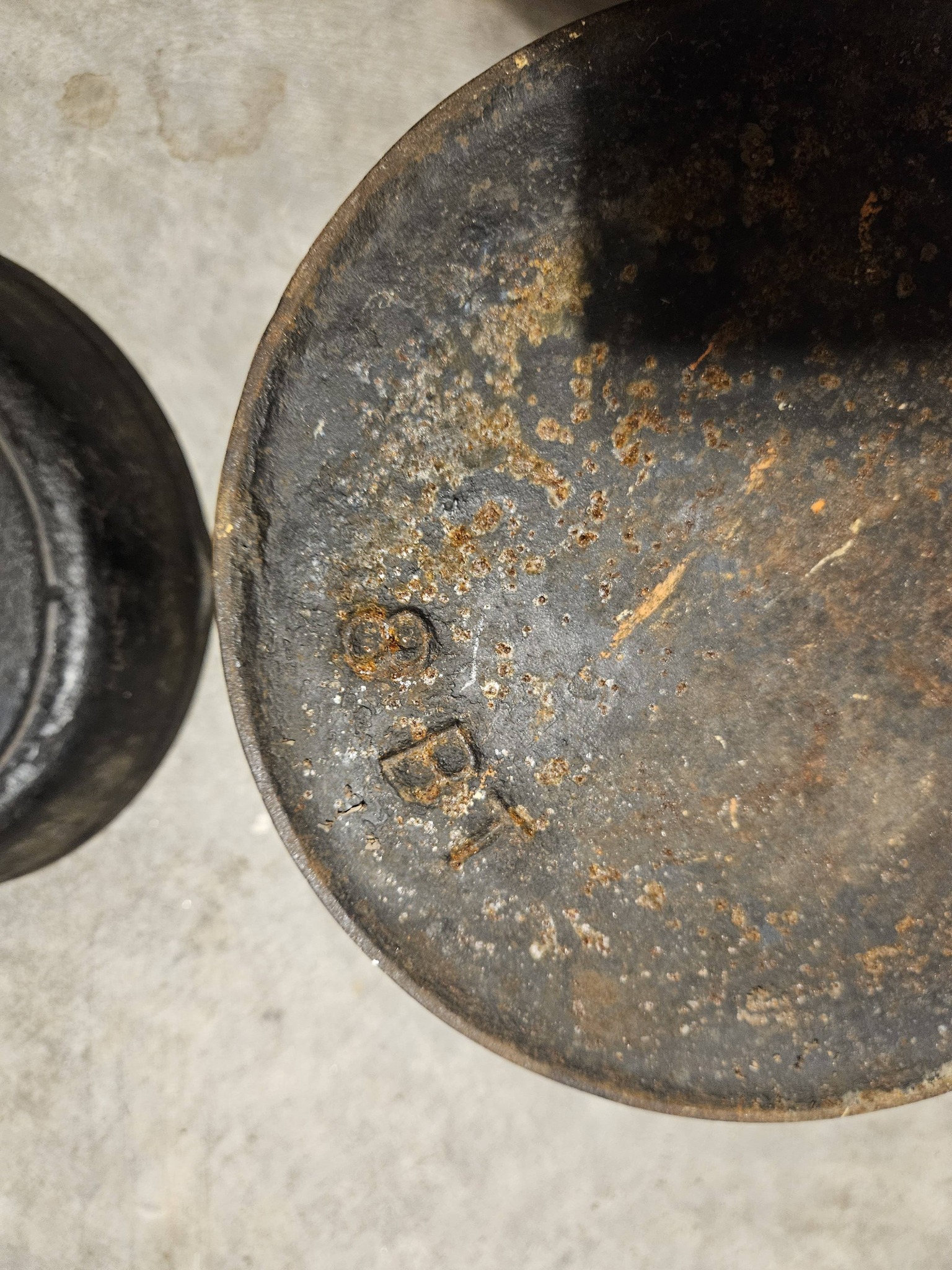 POT TYPE 4 - TERMIT STEEL 【USED】 Need help with ID on the pot.