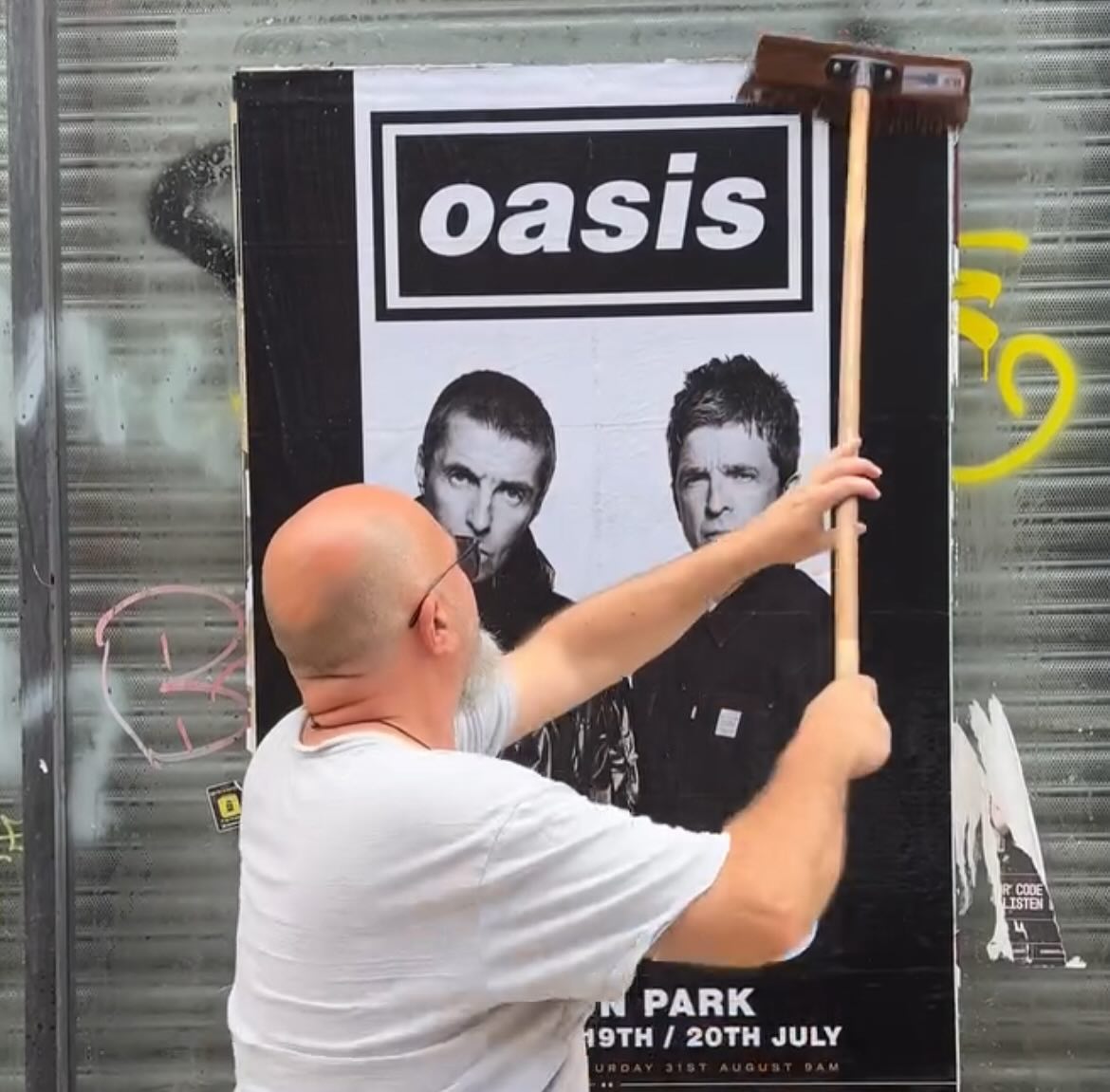 OASIS • Noel & Bonehead talk 'Shakermaker' Oh hang on a minute