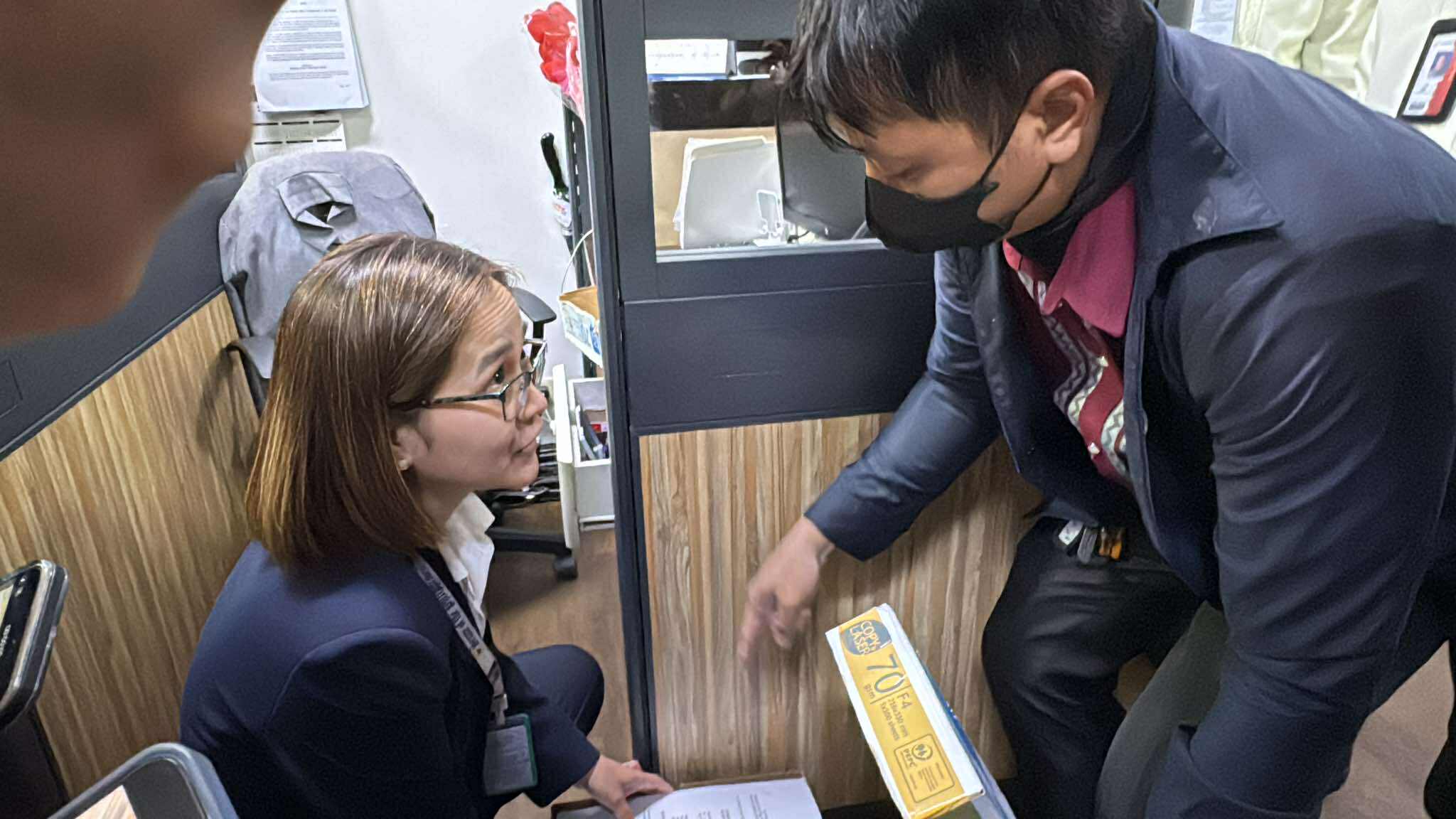 One - Dumating sa Senado ang messenger na si Arnel Barrientos Jr. ng ...