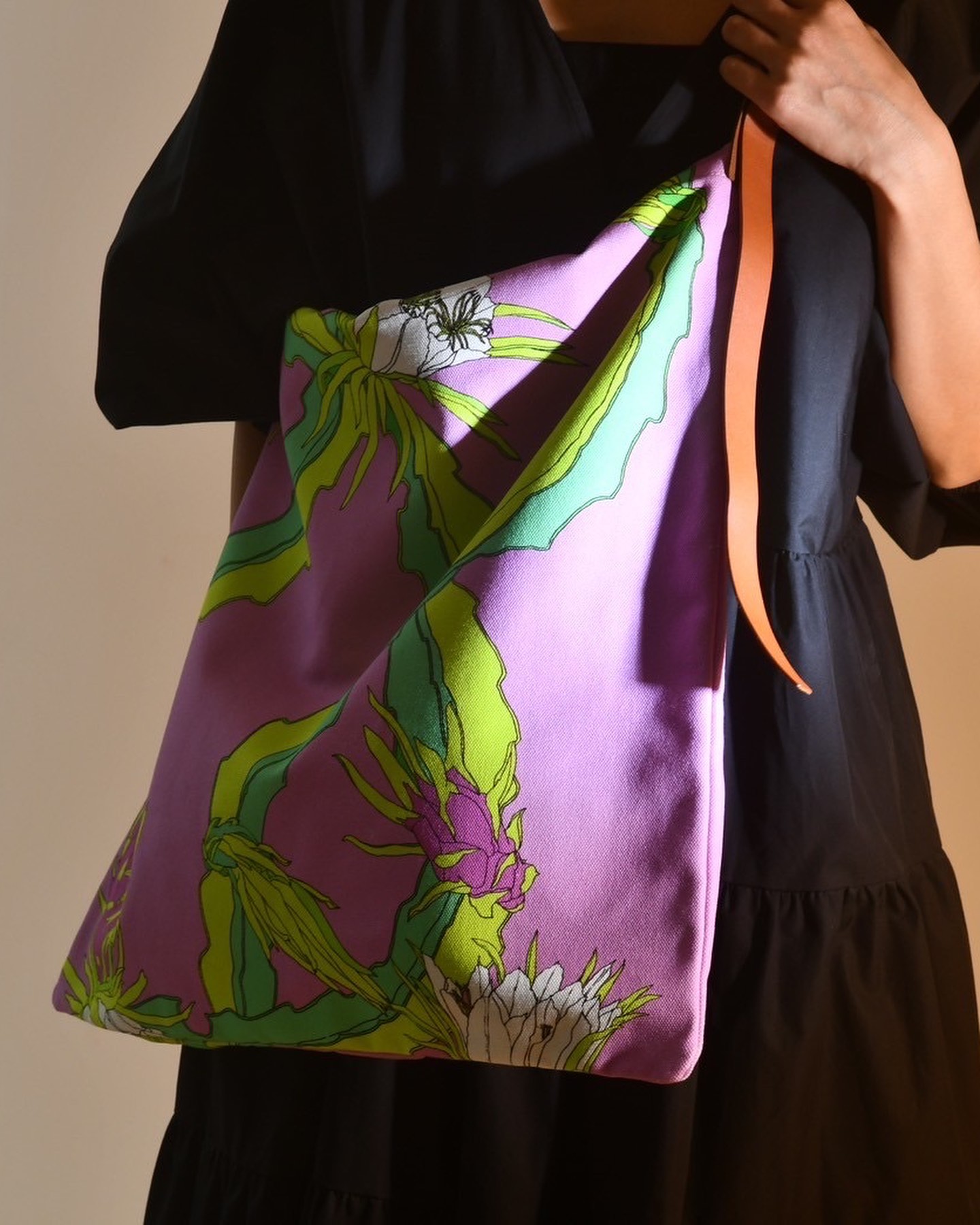 taion - new arrival Big shoulder bag textile: Dragon... | Facebook