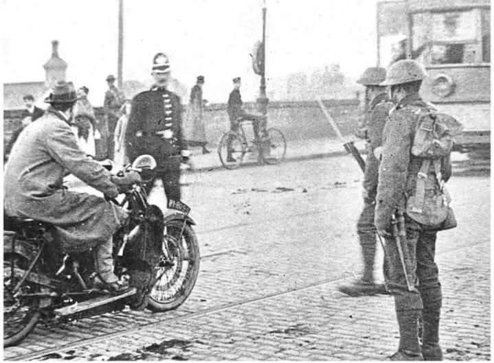 Irish - British Army checkpoint Newcomen Bridge Dublin during the War ...