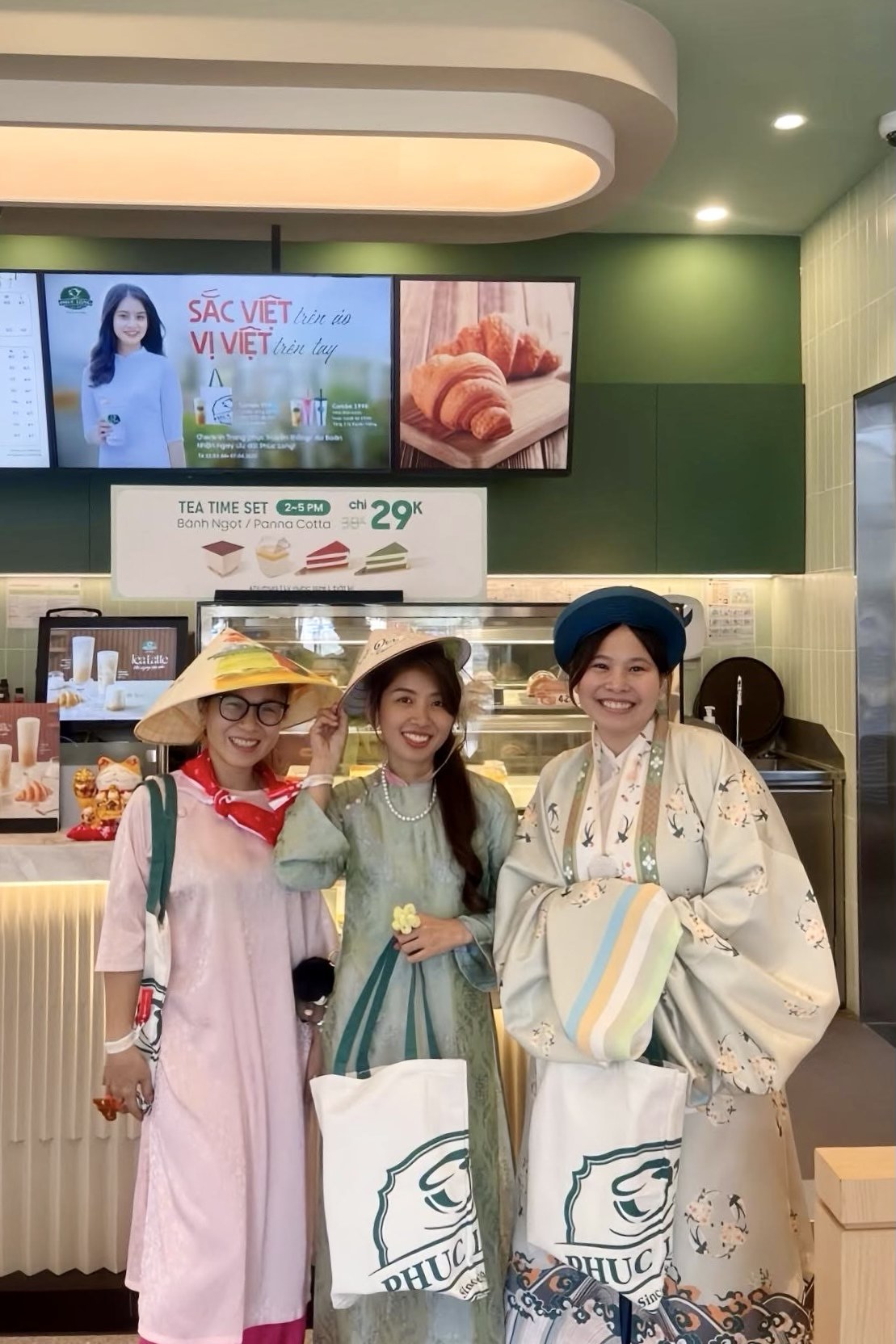 Phuc Long Coffee & Tea - 𝐌𝐮𝐚 𝐭𝐫𝐚̀ 𝐧𝐡𝐚̣̂𝐧 𝐦𝐚̃. Khách hàng mua 1 ly nước ...