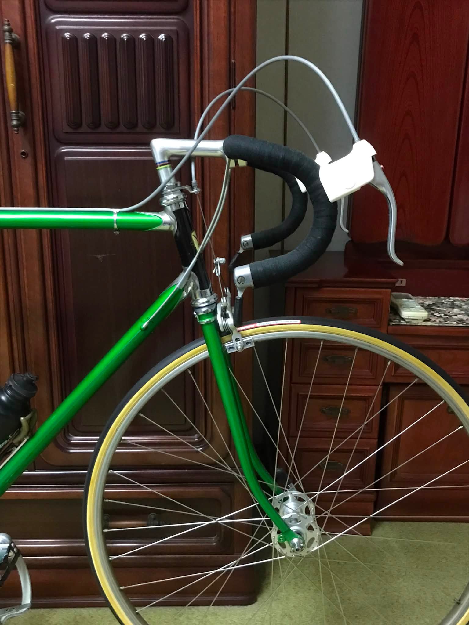 日本製、Katakura-Silk R-2DXです 。1975年製で主に輸出用を一時、国内