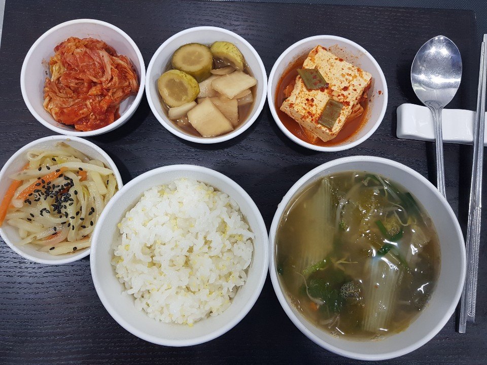 삼인요양병원 - 10월 26일 중식 식단입니다. 메뉴: 기장밥, 추어탕, 두부조림, 감자채볶음,...