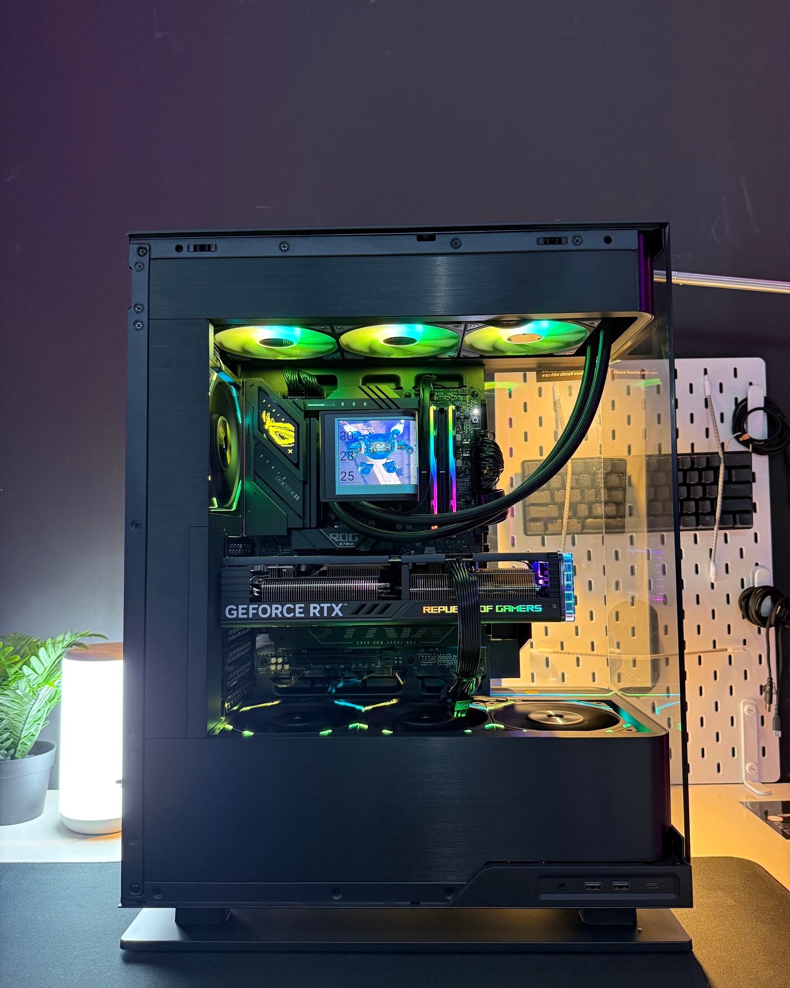 🔥Fresh build spotted! Looks sleek and powerful 💻 🟣 INTEL CORE